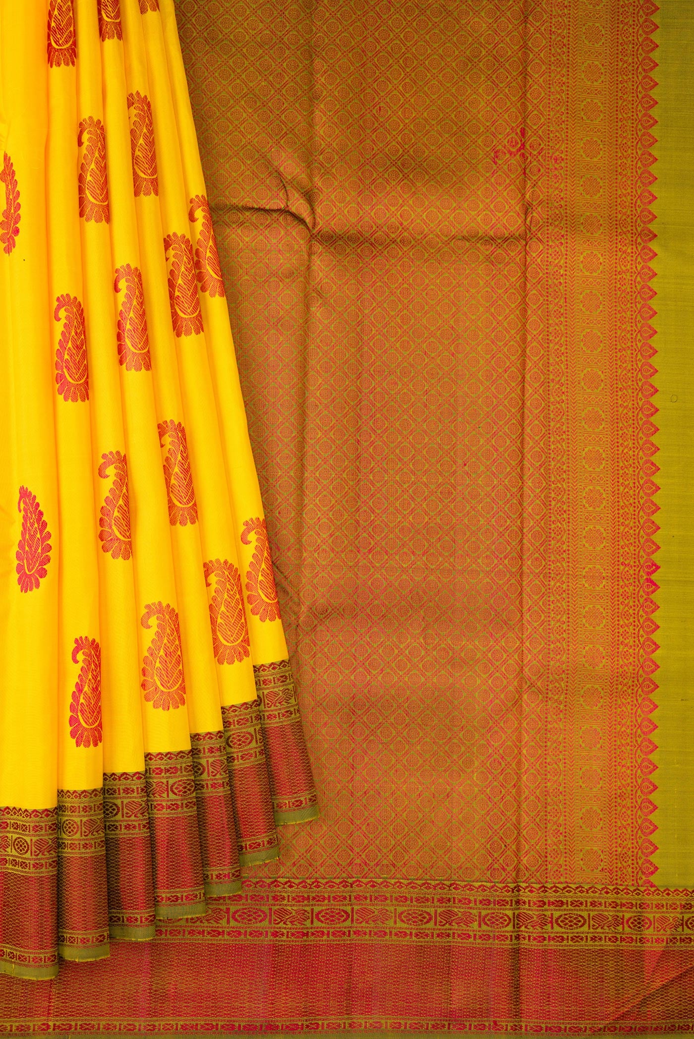 Pleats and pallu of Yellow Kanchipuram Silk Saree with Thread Butta on the body and Thread Border. 