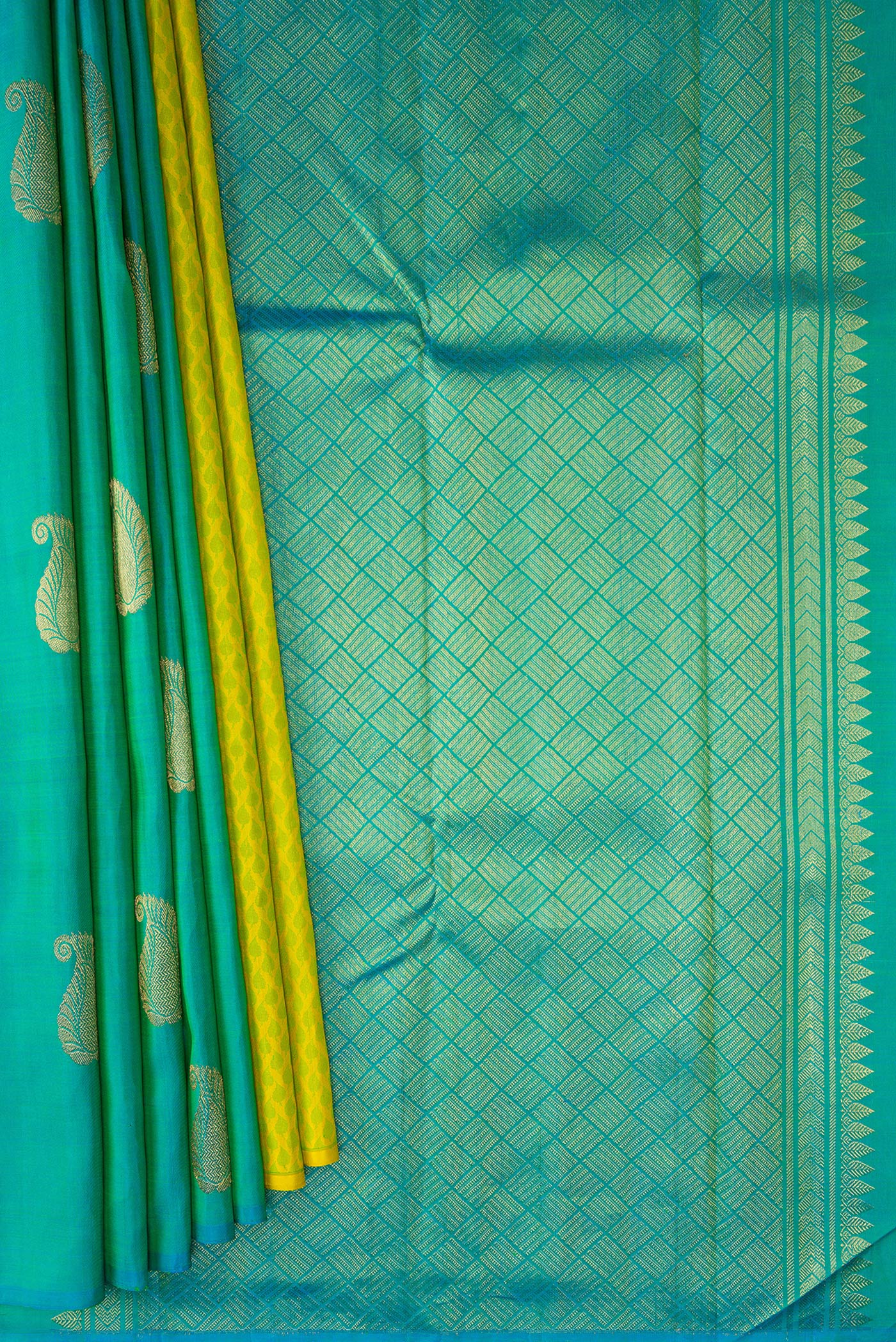 Pleats and pallu of Yellow Dual Tone Kanjivaram Silk Saree with Half And Half on the body and Without Border. 