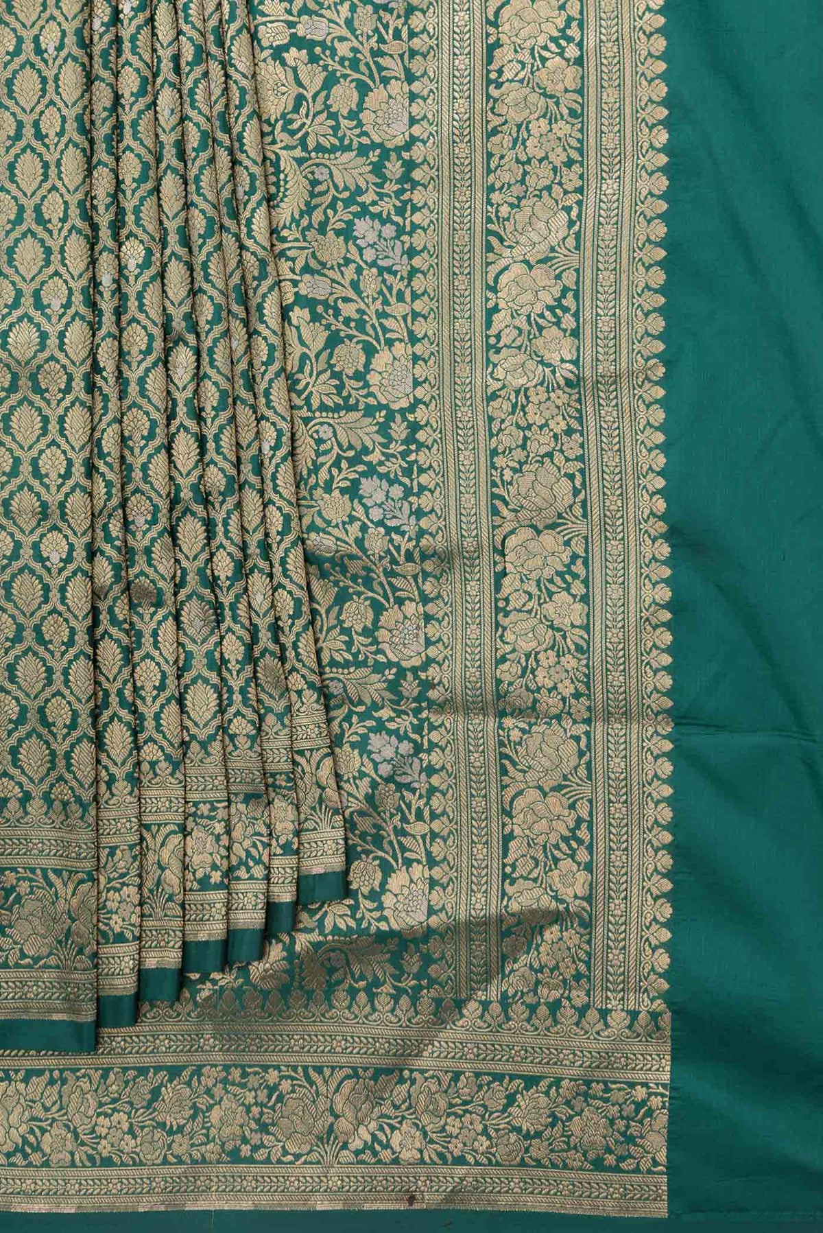 Pleats and pallu of Green Dual Tone Banarasi Saree with Zari Brocade on the body and Zari Border