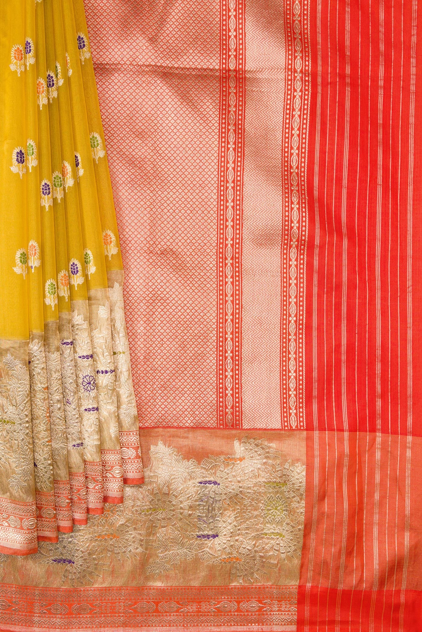 Pleats and pallu of Mehandi Green Dual Tone Organza Silk Saree with Zari And Thread Butta on the body and Zari Border. 