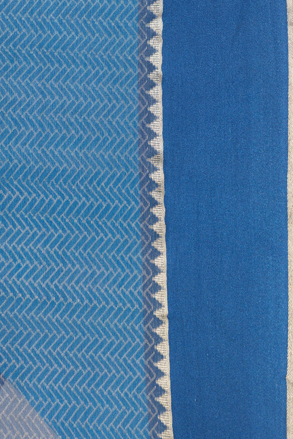 Border image of Navy Blue Dual Tone Georgette Saree with Zari Brocade on the body and Zari Border. 