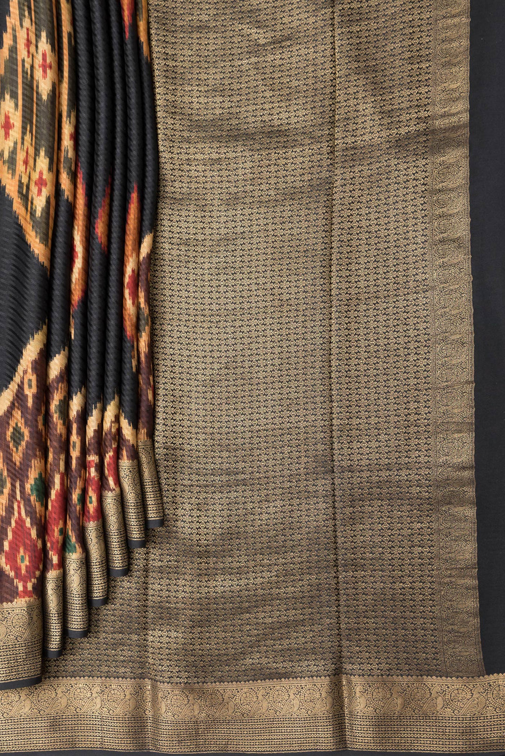 Pleats and pallu of Black Dual Tone Mysore Crepe Saree with Printed design on the body and Zari Border. 