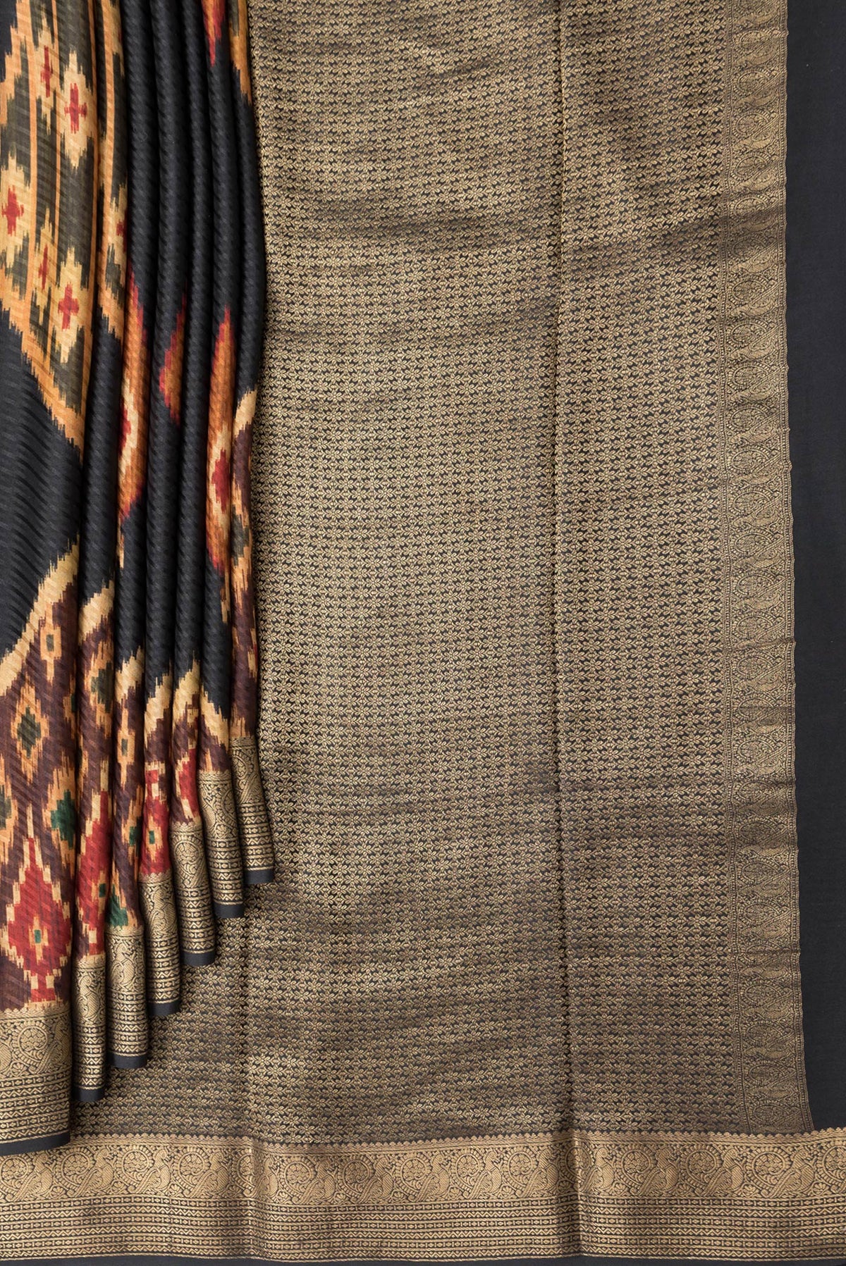 Pleats and pallu of Black Dual Tone Mysore Crepe Saree with Printed design on the body and Zari Border. 
