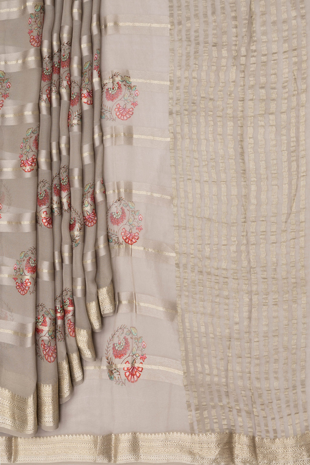 Pleats and pallu of Grey Dual Tone Mysore Georgette Saree with Printed design on the body and Zari Border. 