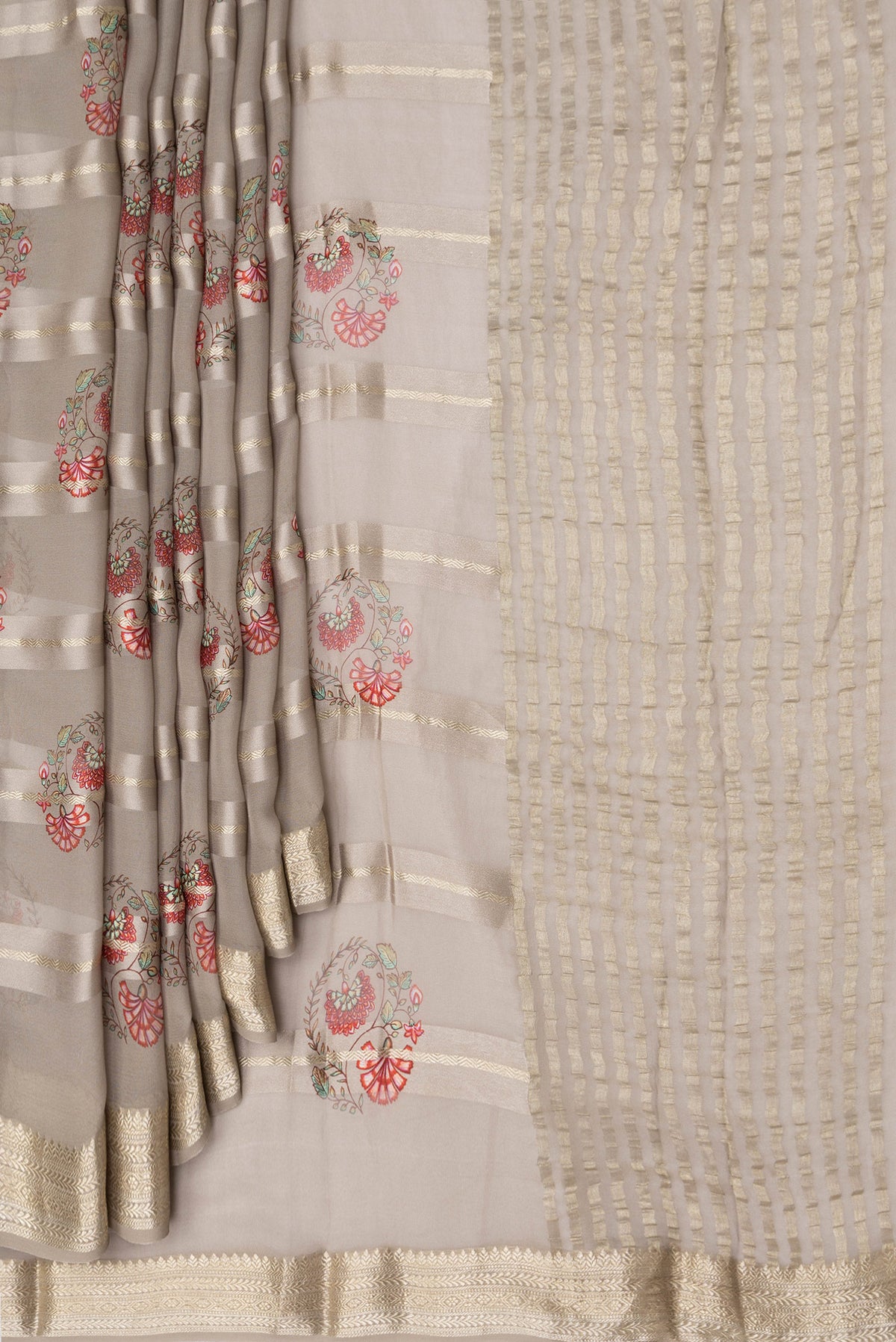 Pleats and pallu of Grey Dual Tone Mysore Georgette Saree with Printed design on the body and Zari Border. 