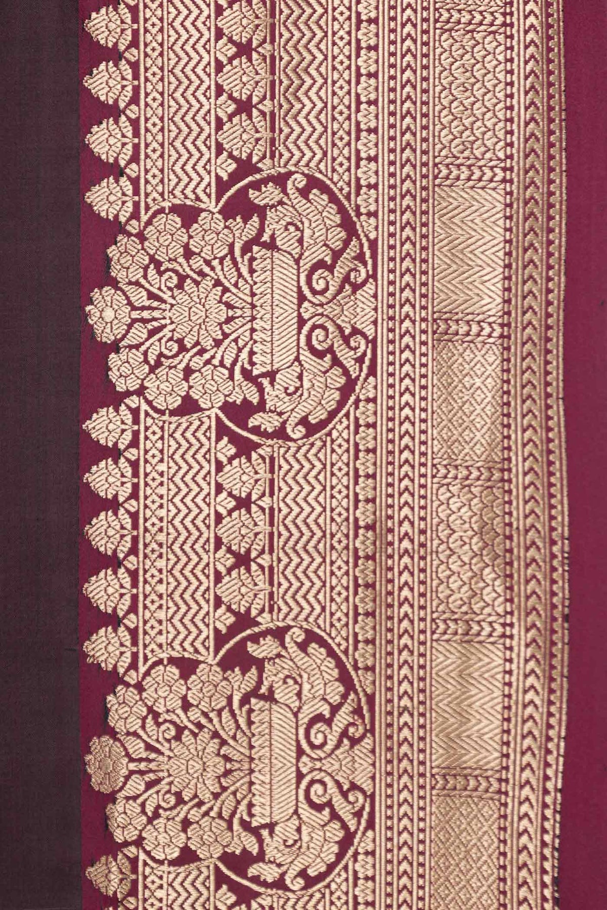Border image of Maroon Dual Tone Banarasi Saree with Zari Butta on the body and Zari Border