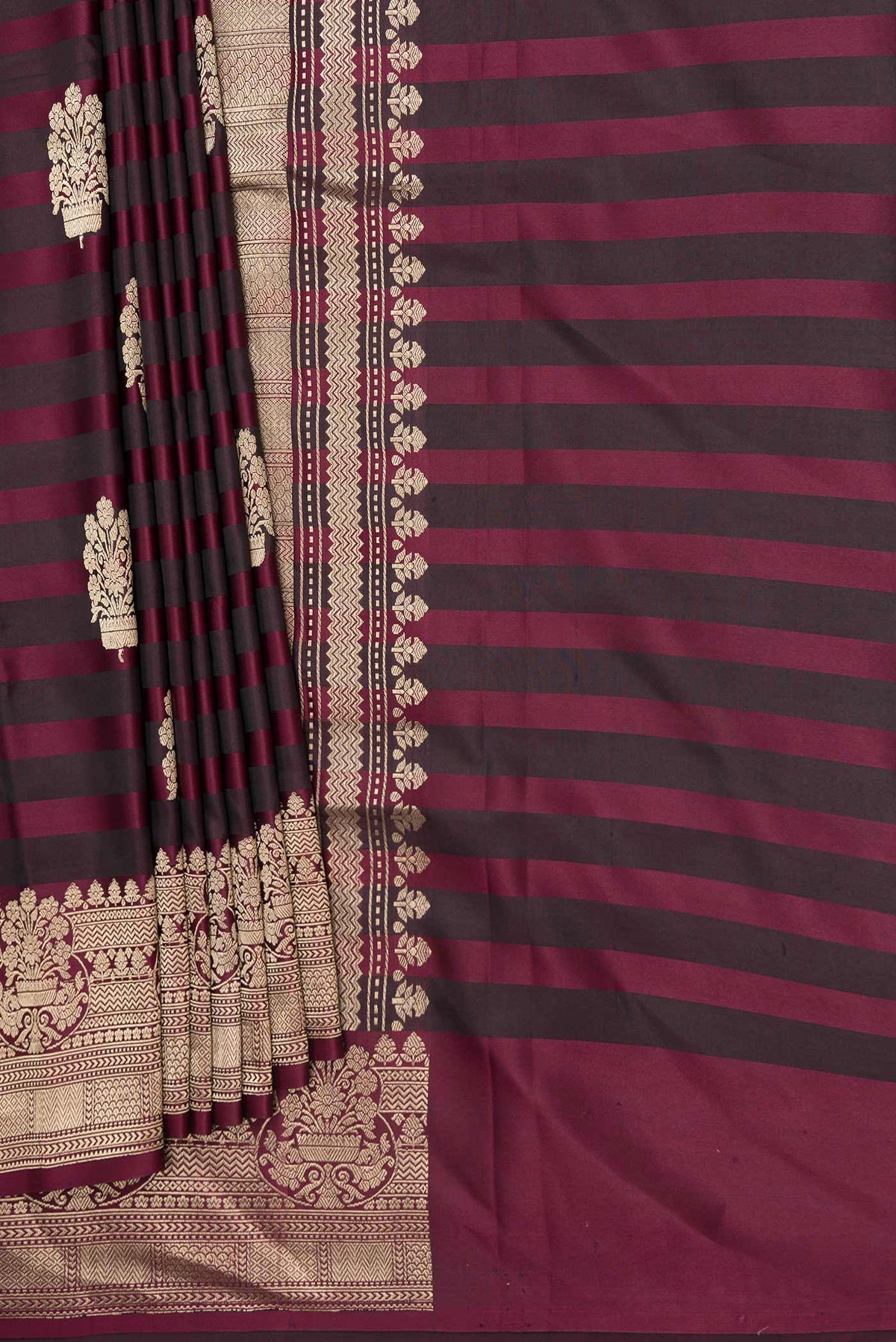 Pleats and pallu of Maroon Dual Tone Banarasi Saree with Zari Butta on the body and Zari Border