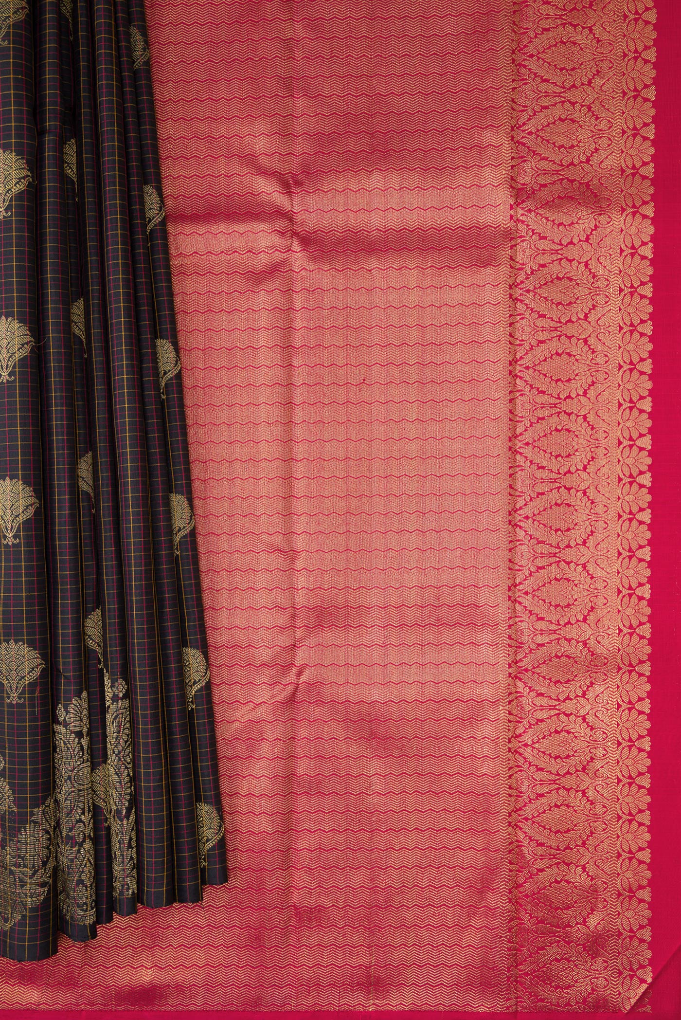 Pleats and pallu of Brown Dual Tone Kanchipuram Silk Saree with Checked design on the body and Fancy Border. 