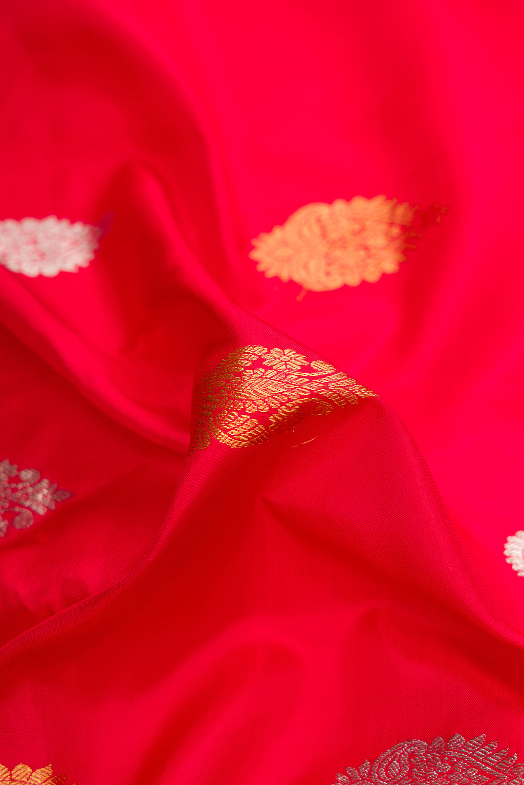 Close up of Red Dual Tone Gadwal Silk Saree with Zari Butta on the body and Zari Border.  displaying folds