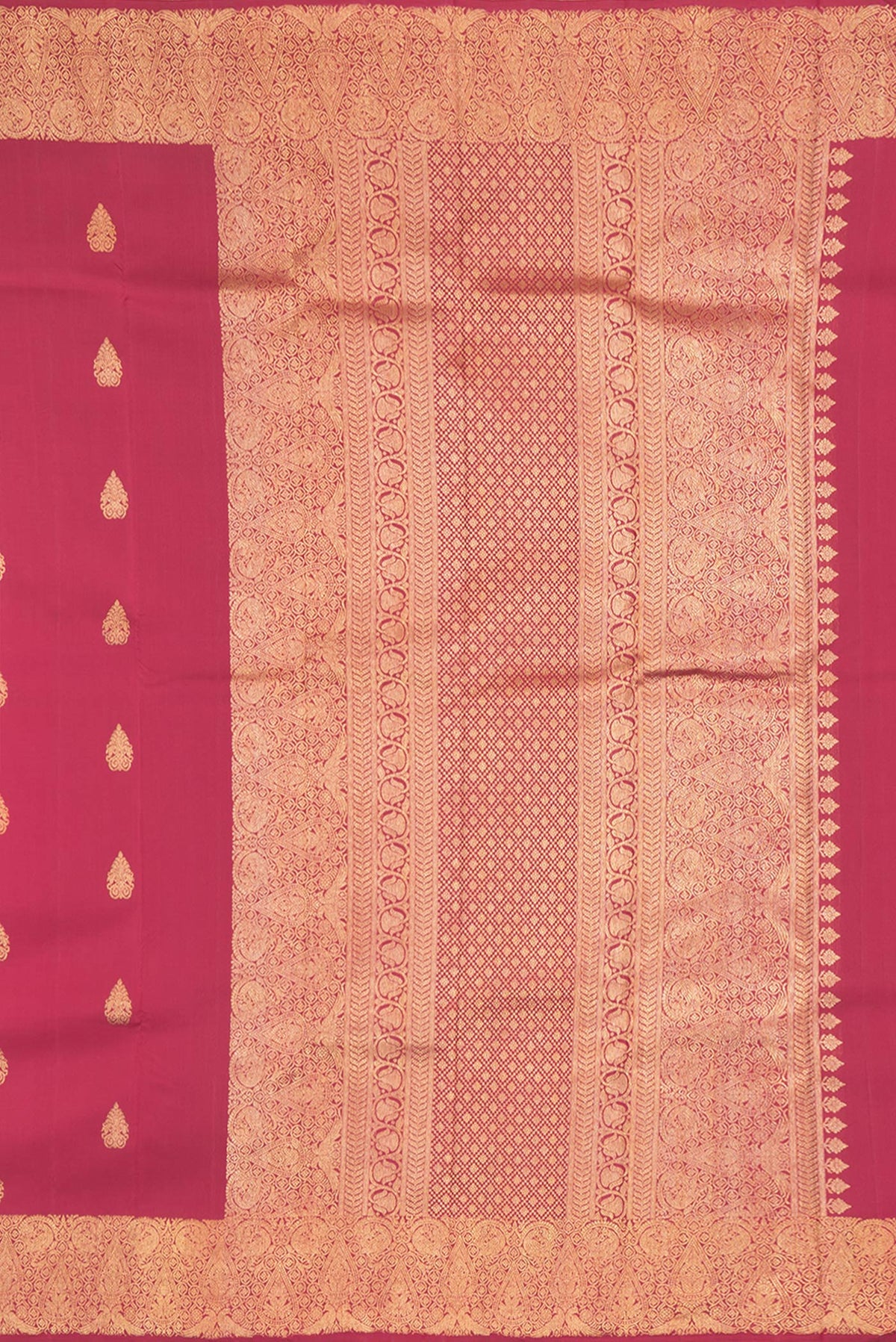 Close up image of the pallu of Maroon Dual Tone Kanjivaram Silk Saree with Zari Butta on the body and Zari Border. 
