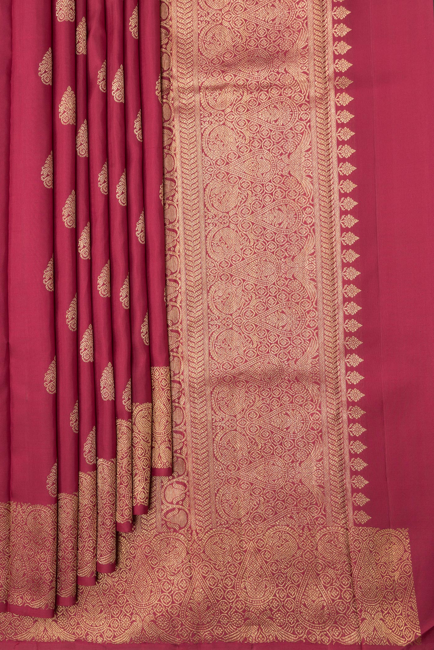 Pleats and pallu of Maroon Dual Tone Kanjivaram Silk Saree with Zari Butta on the body and Zari Border. 