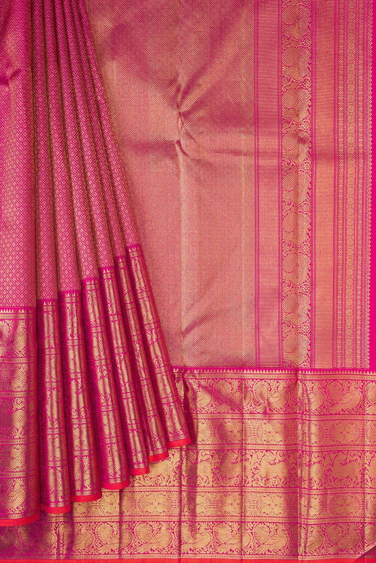 Pleats and pallu of Pure Silk Pure Zari Magenta Dual Tone Kanjivaram Saree with Zari Brocade on the body and Zari Border. 