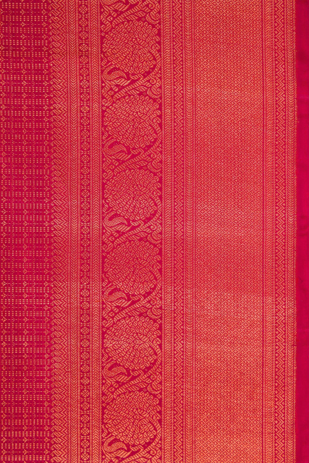 Border image of Maroon Dual Tone Kanchipuram Silk Saree with Zari Brocade on the body and Zari Border. 