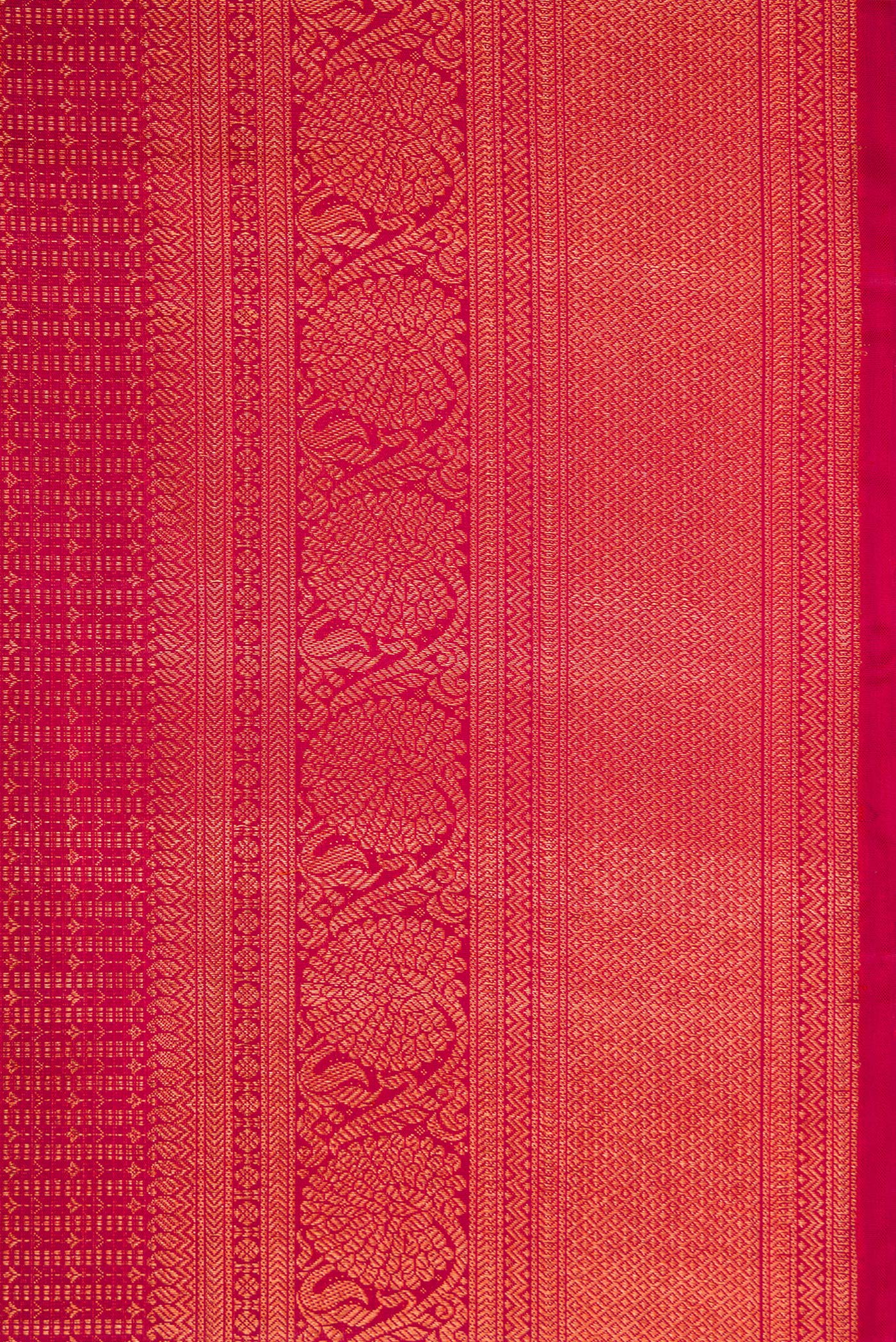 Border image of Maroon Dual Tone Kanchipuram Silk Saree with Zari Brocade on the body and Zari Border. 
