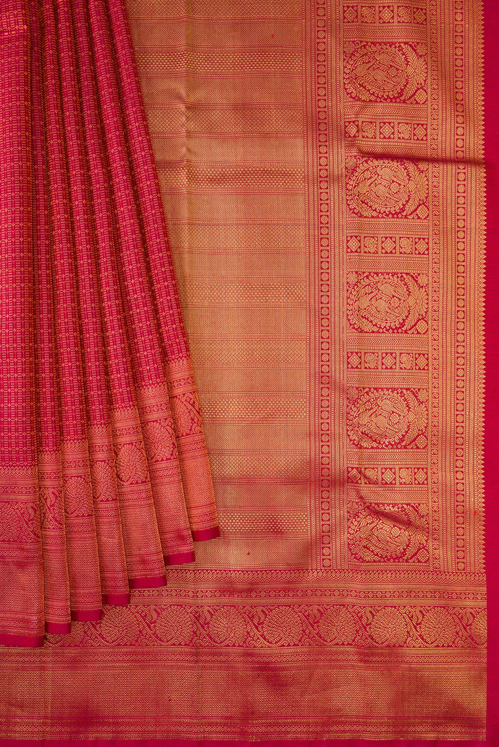 Pleats and pallu of Maroon Dual Tone Kanchipuram Silk Saree with Zari Brocade on the body and Zari Border. 