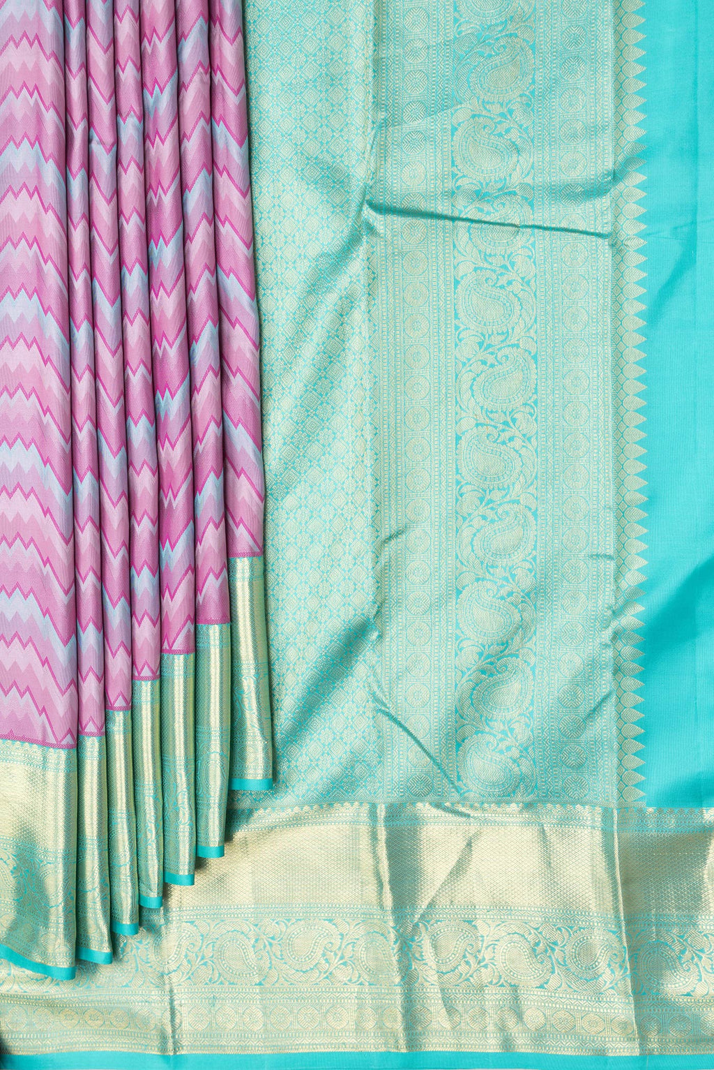 Pleats and pallu of Pink Dual Tone Kanchipuram Silk Saree with Jacquard design on the body and Zari Border. 