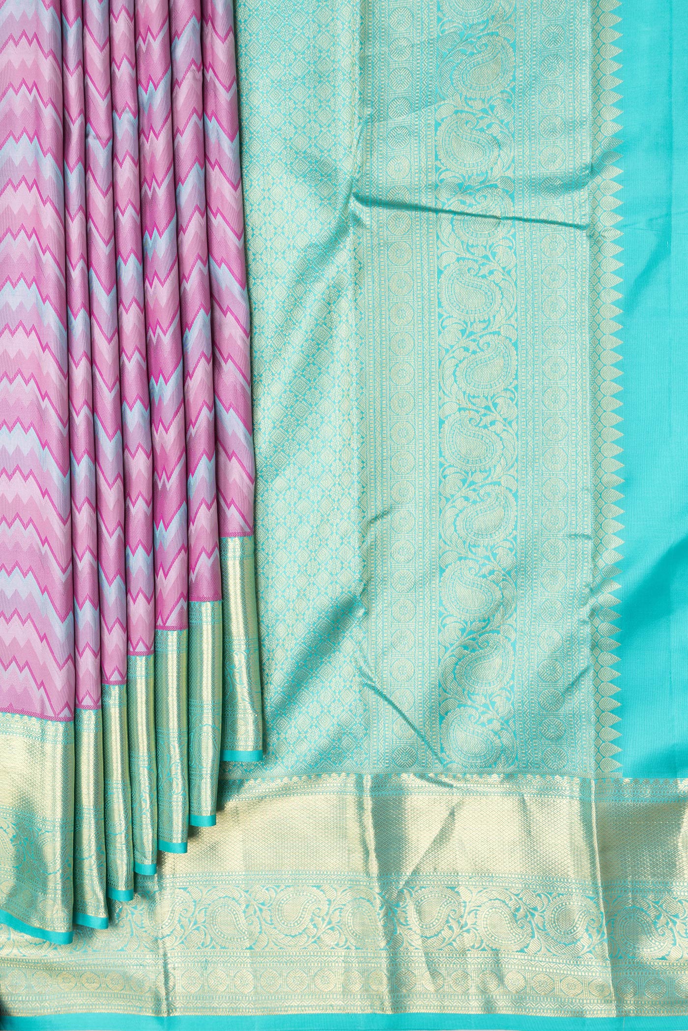 Pleats and pallu of Pink Dual Tone Kanchipuram Silk Saree with Jacquard design on the body and Zari Border. 