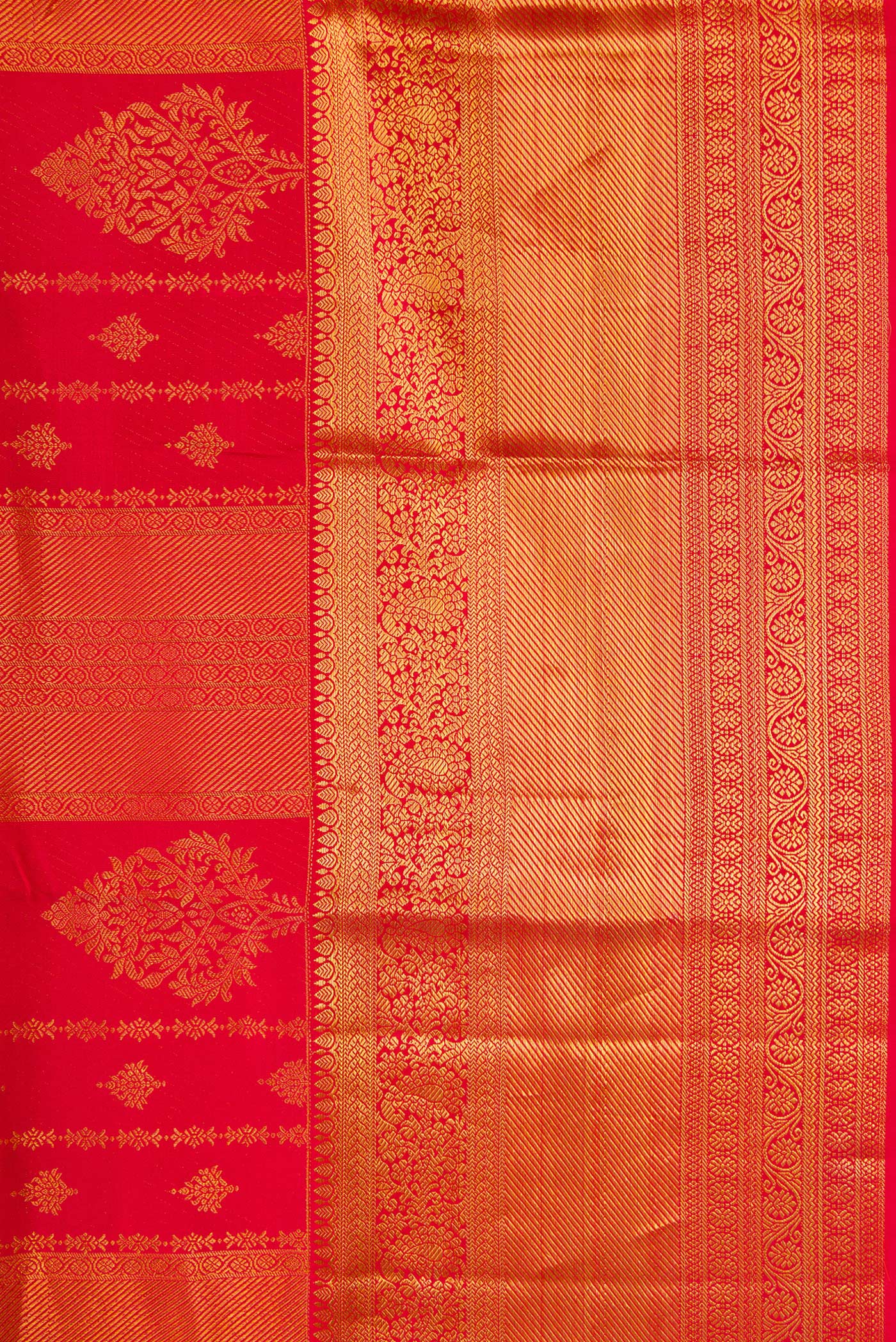 Border image of Dark Pink Dual Tone Kanjivaram Silk Saree with Zari Brocade on the body and Zari Border. 