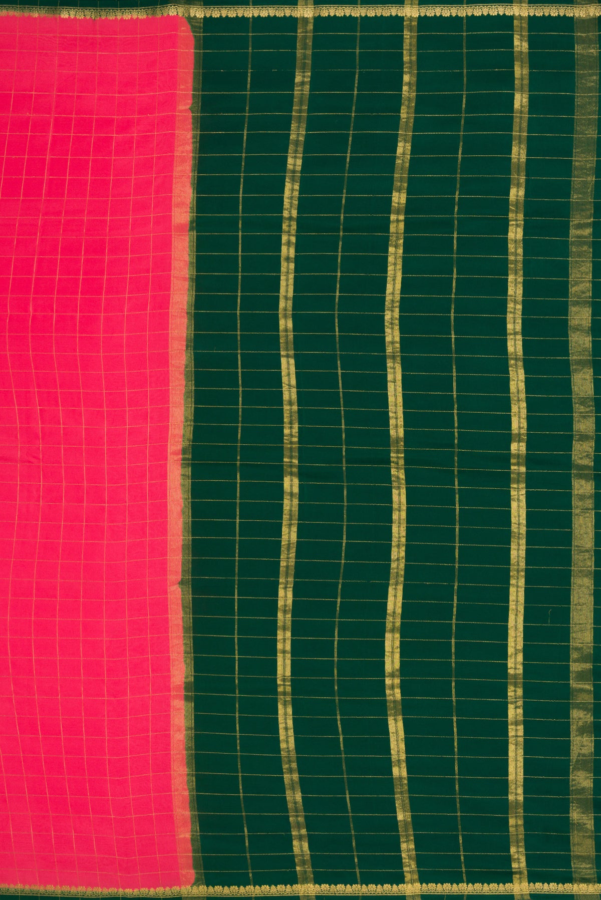 Close up image of the pallu of Pure Silk Pure Zari Dark Pink Dual Tone Mysore Crepe Saree with Plain Body and Zari Border. 