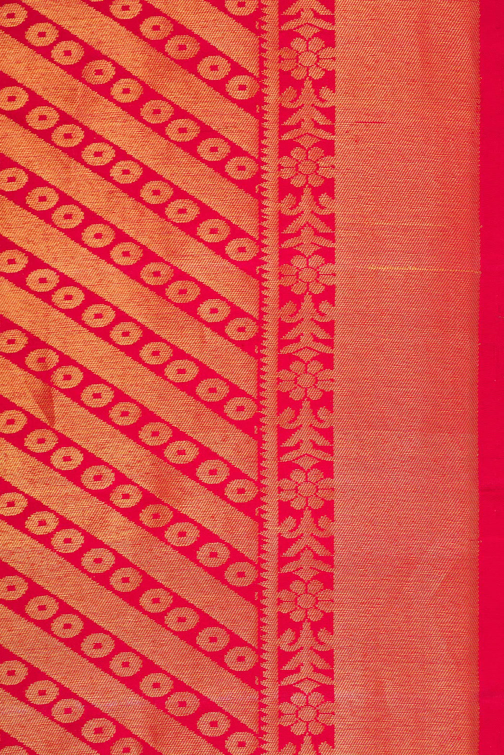 Border image of Maroon Dual Tone Kanchipuram Silk Saree with Zari Brocade on the body and Zari Border. 