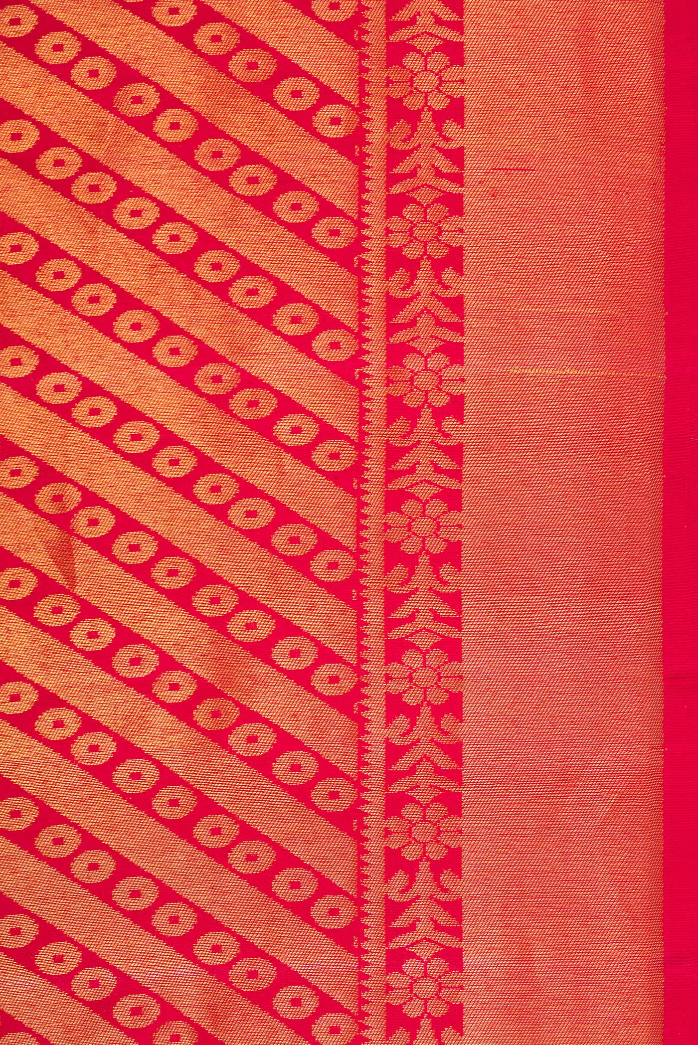 Border image of Maroon Dual Tone Kanchipuram Silk Saree with Zari Brocade on the body and Zari Border. 