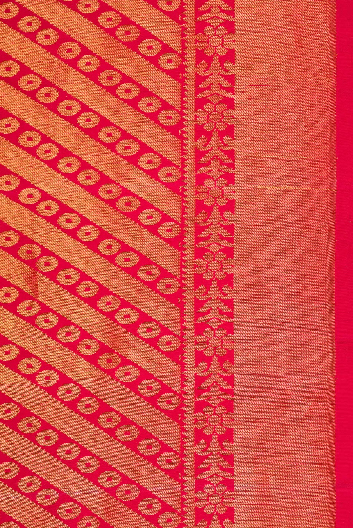 Border image of Maroon Dual Tone Kanchipuram Silk Saree with Zari Brocade on the body and Zari Border. 