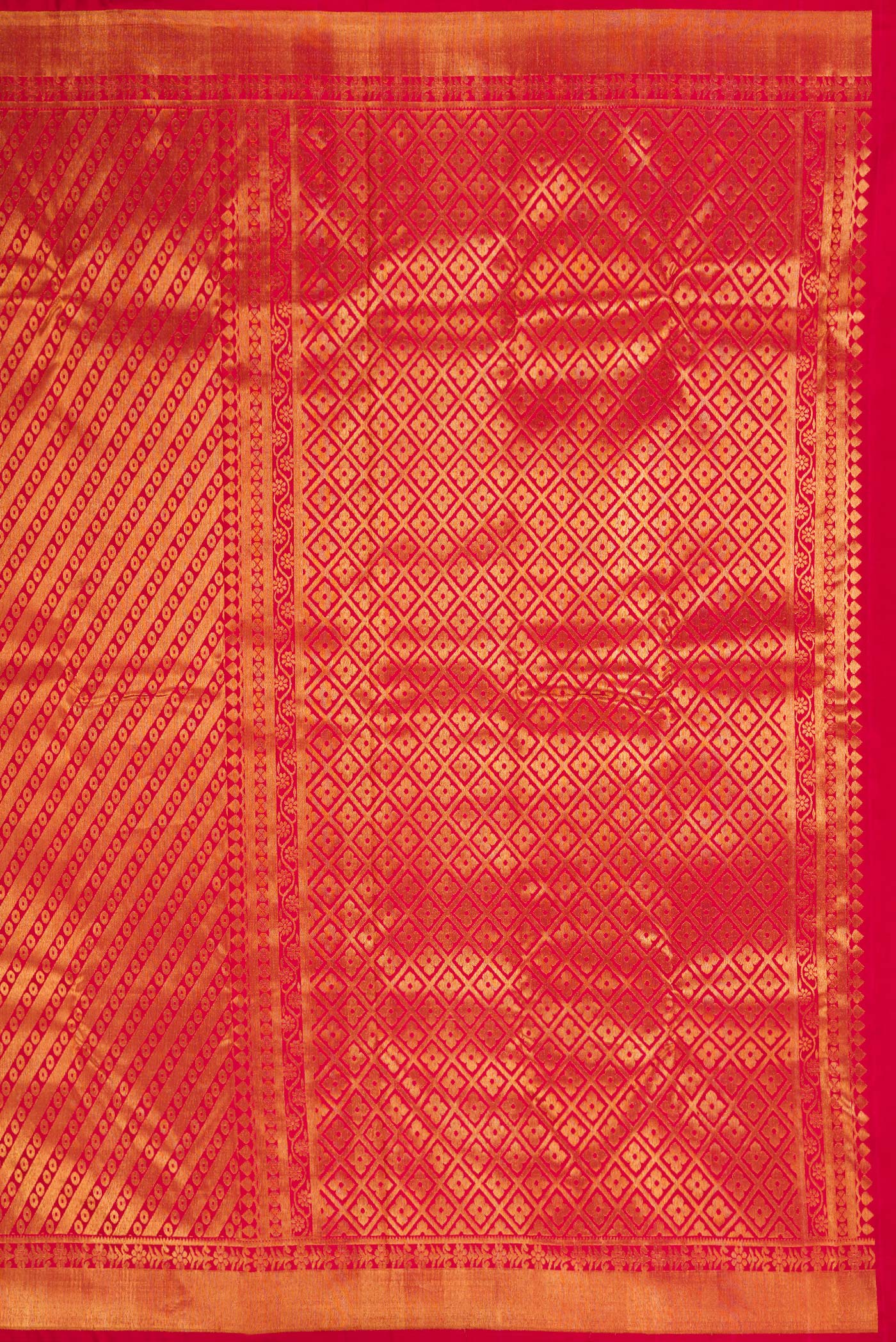 Close up image of the pallu of Maroon Dual Tone Kanchipuram Silk Saree with Zari Brocade on the body and Zari Border. 