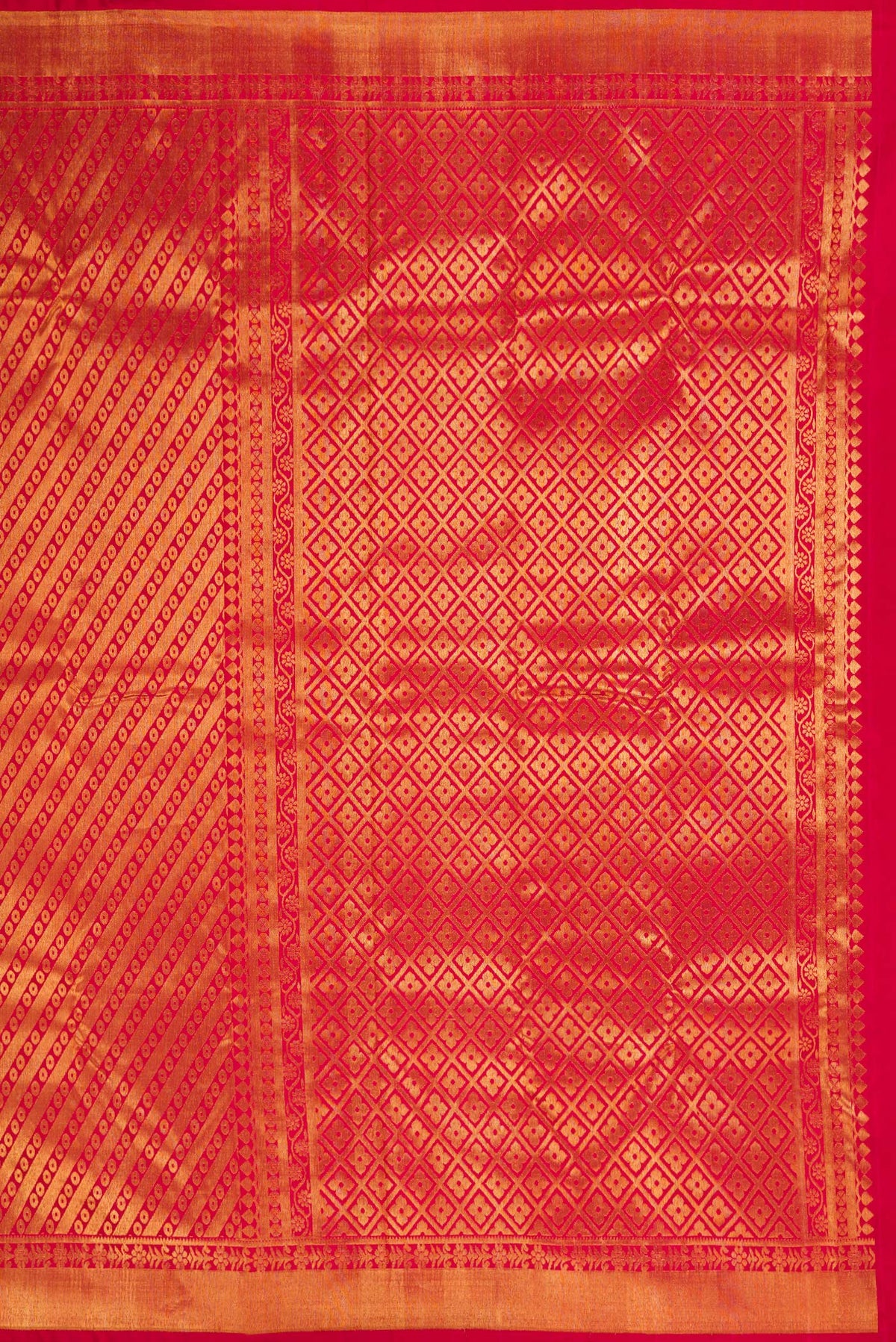 Close up image of the pallu of Maroon Dual Tone Kanchipuram Silk Saree with Zari Brocade on the body and Zari Border. 