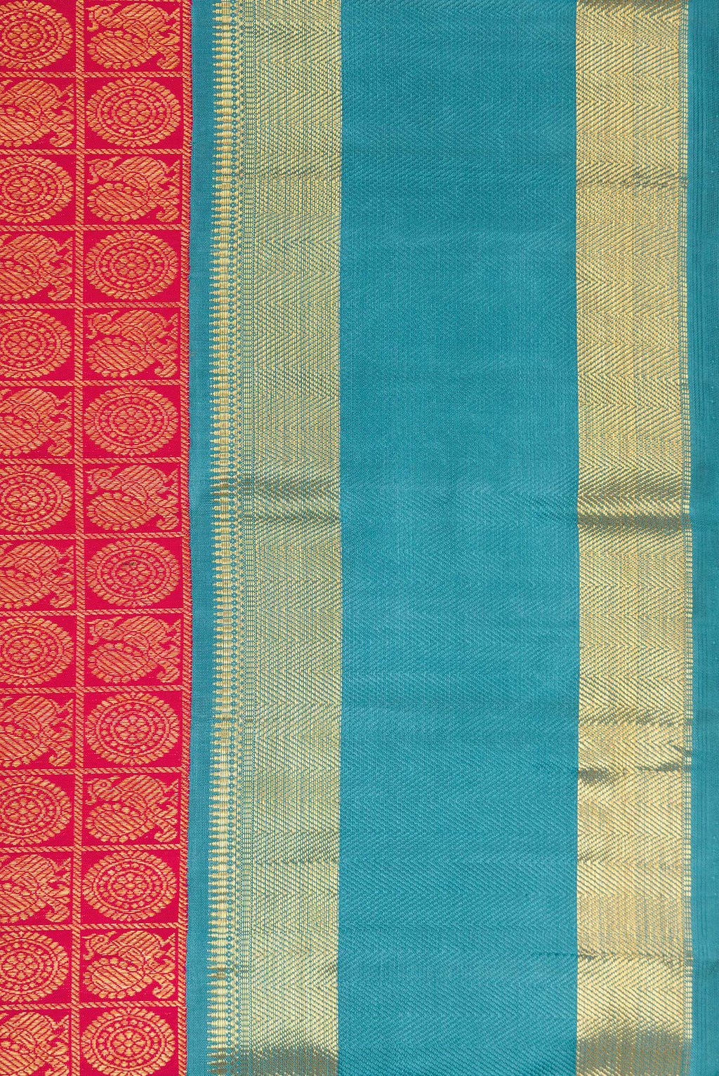 Border image of Pink Dual Tone Kanchipuram Silk Saree with Zari Brocade on the body and Zari And Thread Border. 