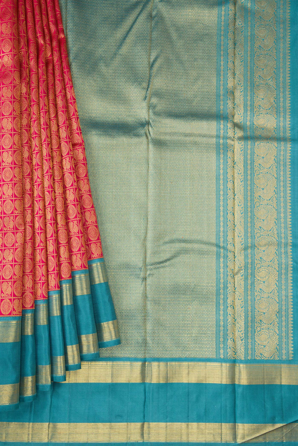 Pleats and pallu of Pink Dual Tone Kanchipuram Silk Saree with Zari Brocade on the body and Zari And Thread Border. 
