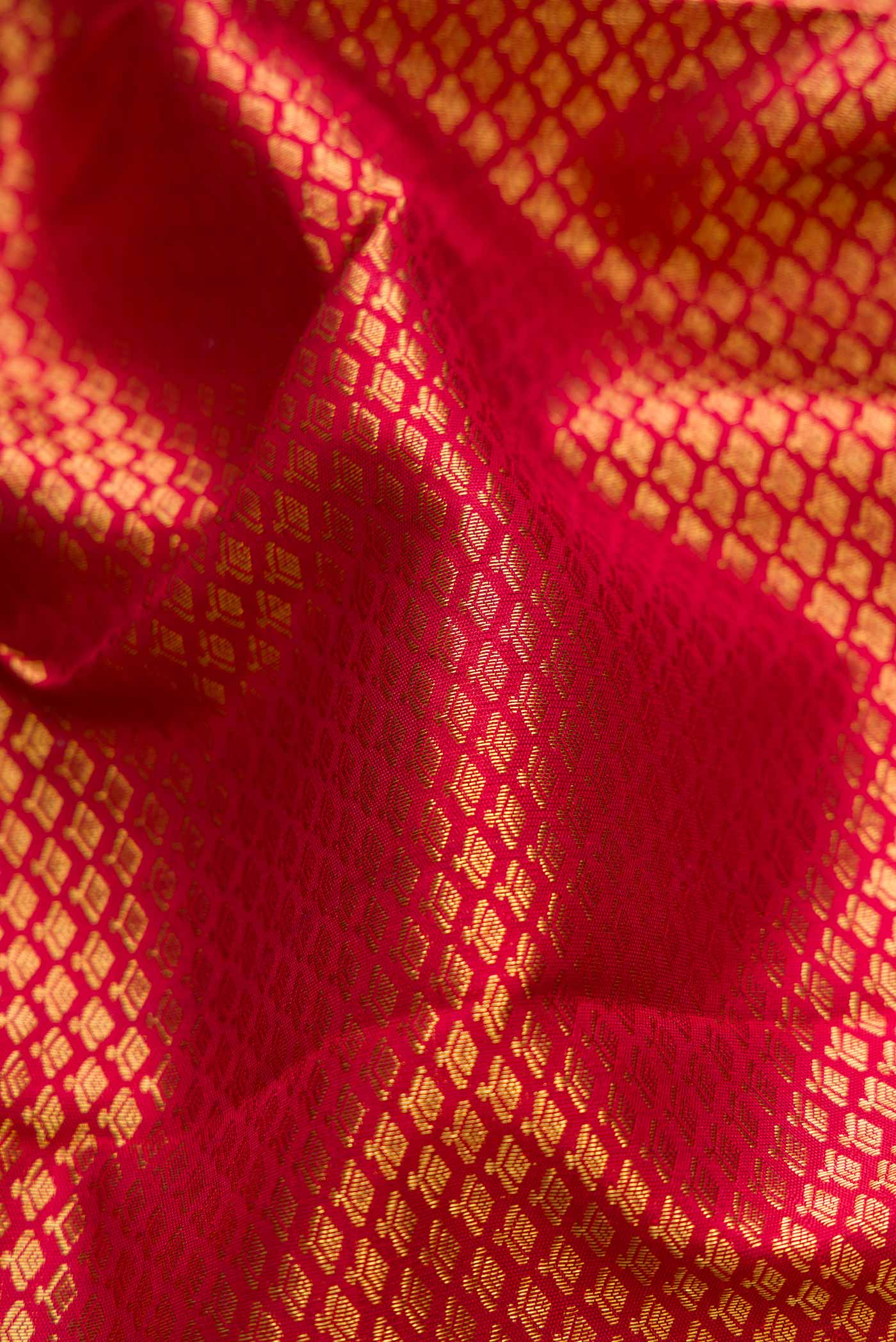 Close up of Maroon Dual Tone Kanchipuram Saree with Zari Brocade on the body and Zari Border displaying folds
