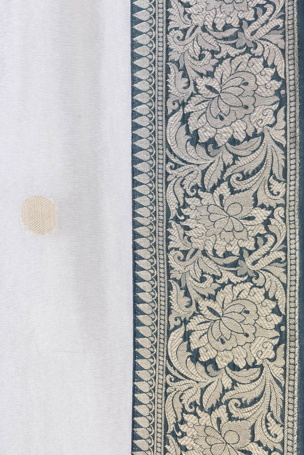 Border image of Grey Dual Tone Organza Silk Saree with Zari Brocade on the body and Zari Border. 