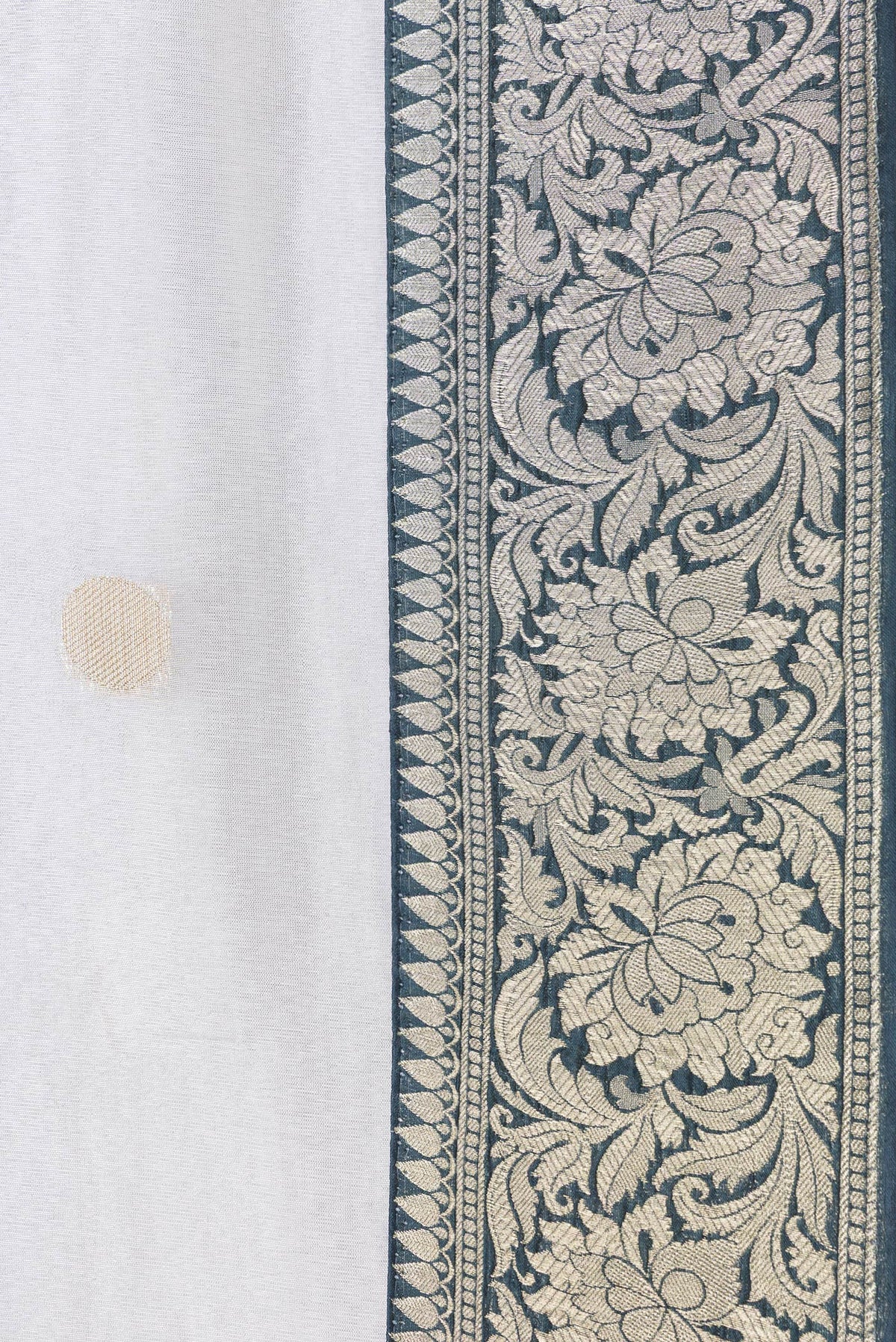 Border image of Grey Dual Tone Organza Silk Saree with Zari Brocade on the body and Zari Border. 