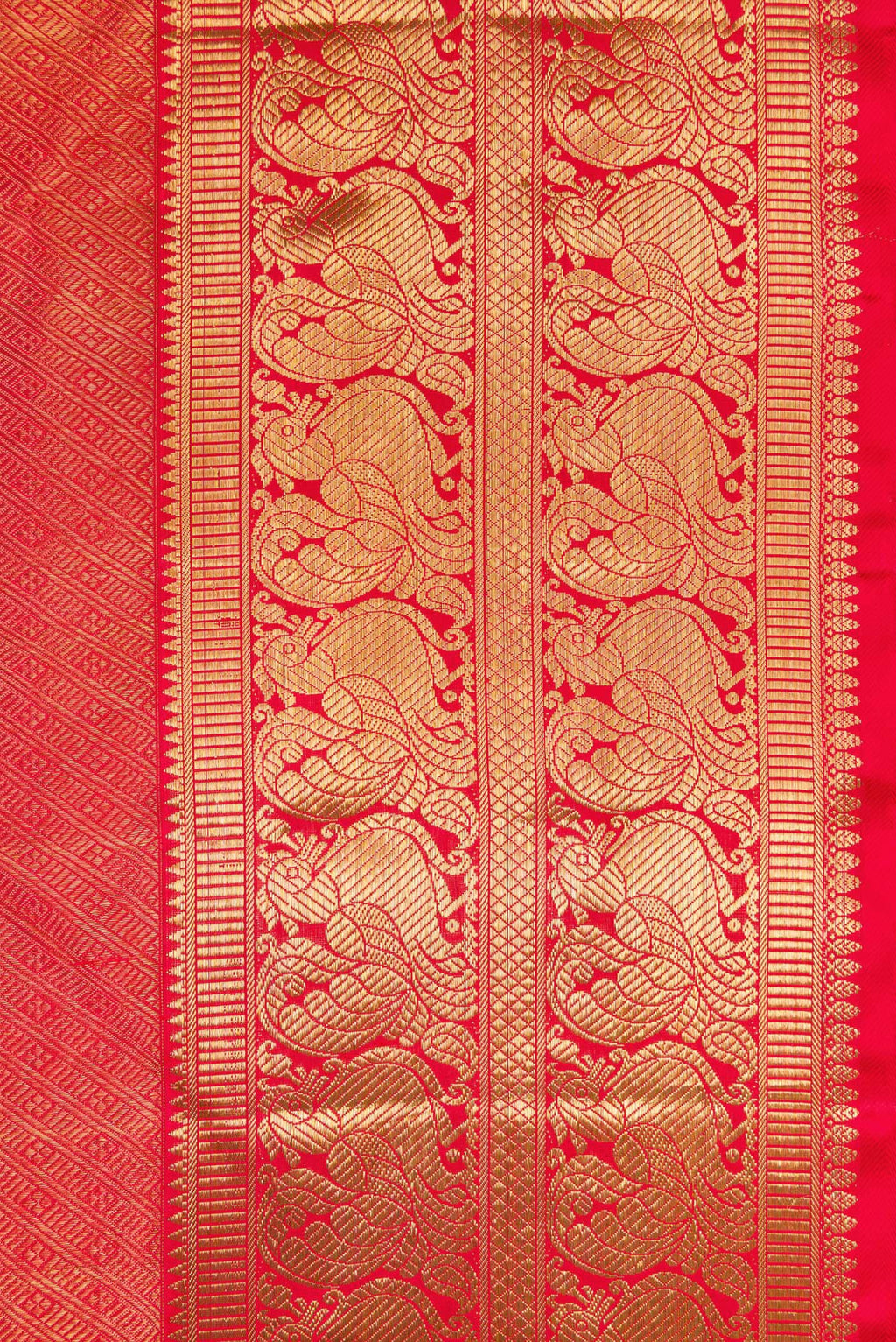 Border image of Pure Silk Pure Zari Red Dual Tone Kanjivaram Saree with Zari Brocade on the body and Zari Border. 