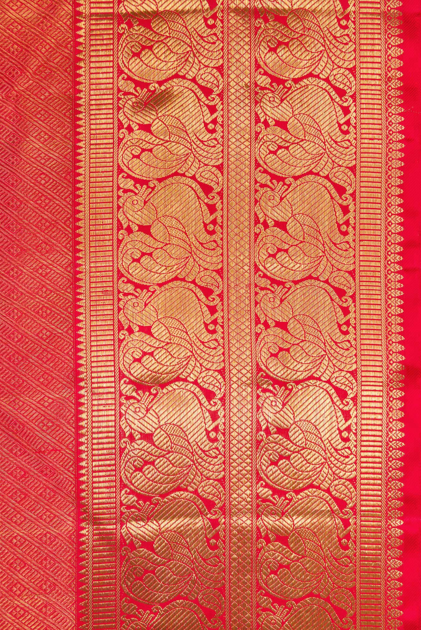 Border image of Pure Silk Pure Zari Red Dual Tone Kanjivaram Saree with Zari Brocade on the body and Zari Border. 