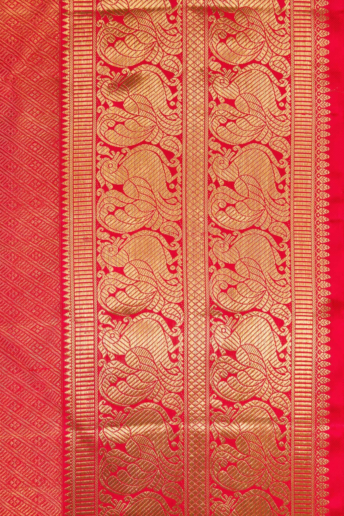 Border image of Pure Silk Pure Zari Red Dual Tone Kanjivaram Saree with Zari Brocade on the body and Zari Border. 