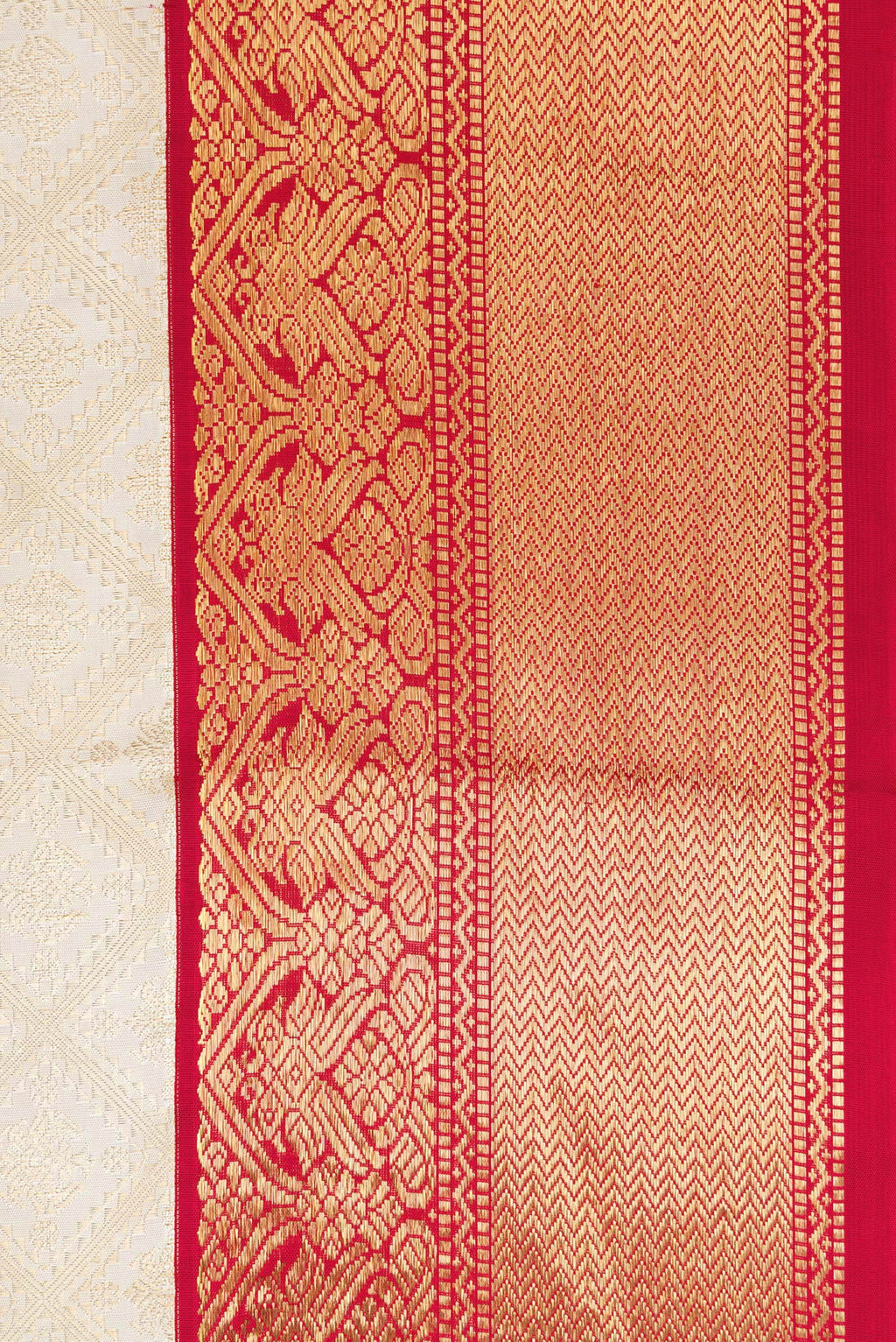 Border image of Pure Silk Pure Zari Off White Dual Tone Kanjivaram Saree with Zari Brocade on the body and Zari Border. 