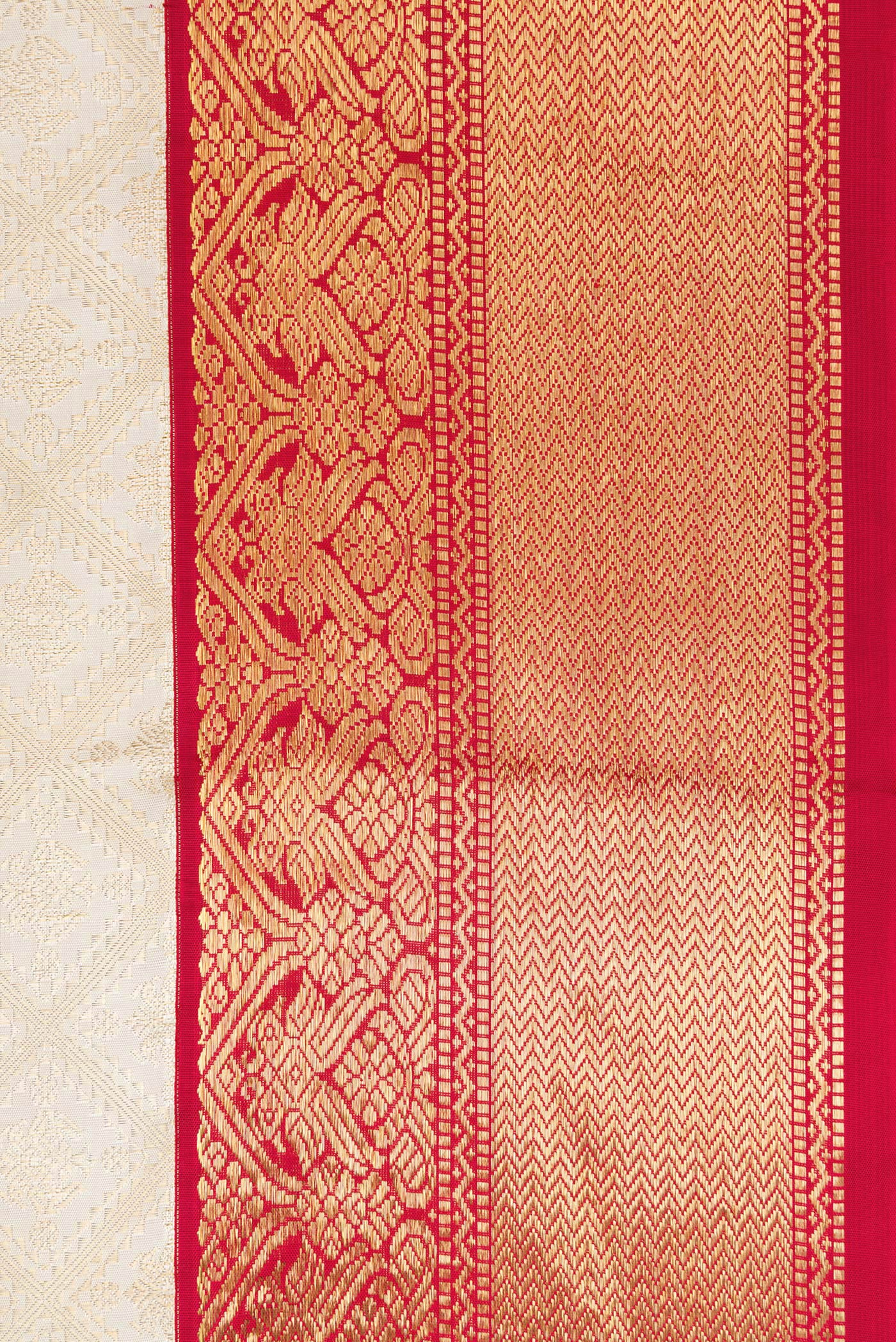 Border image of Pure Silk Pure Zari Off White Dual Tone Kanjivaram Saree with Zari Brocade on the body and Zari Border. 