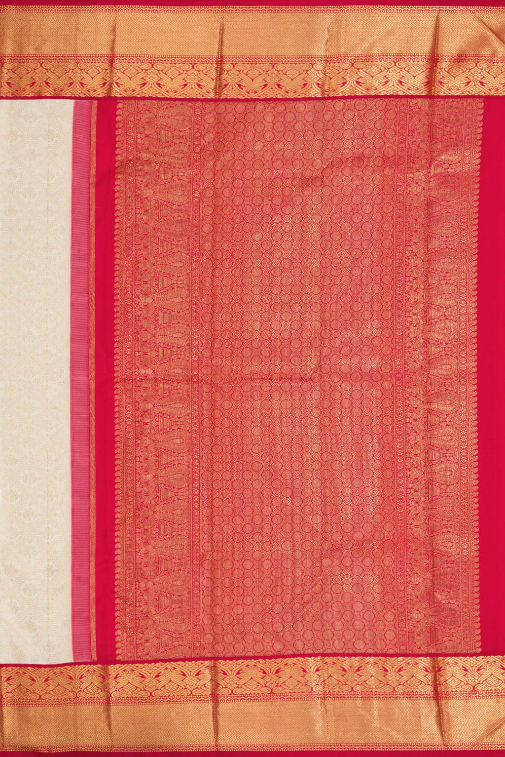 Close up image of the pallu of Pure Silk Pure Zari Off White Dual Tone Kanjivaram Saree with Zari Brocade on the body and Zari Border. 