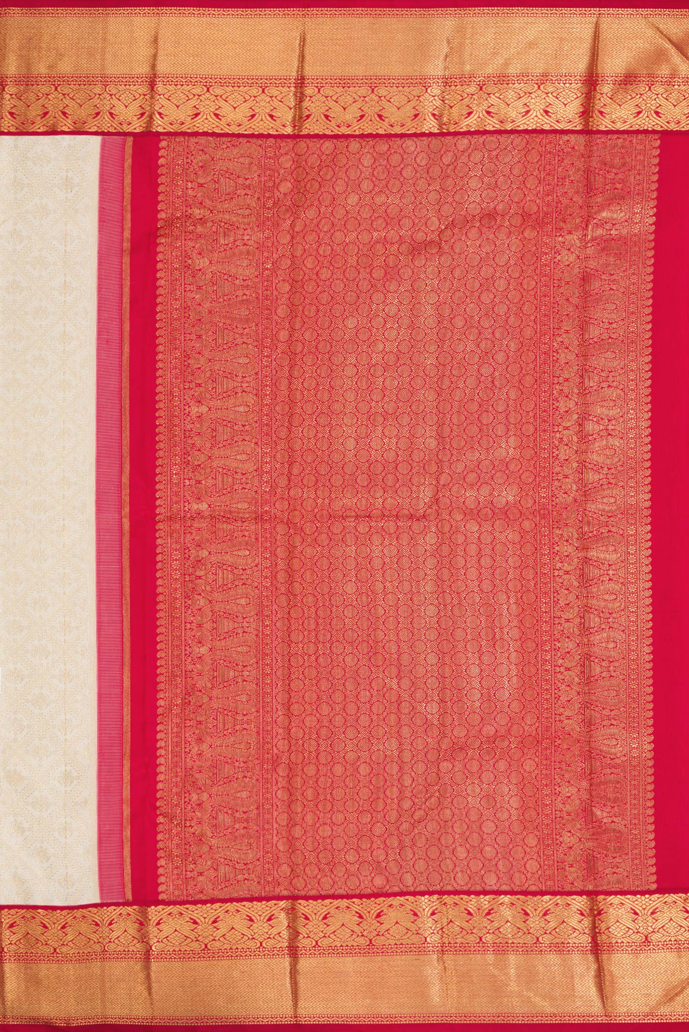 Close up image of the pallu of Pure Silk Pure Zari Off White Dual Tone Kanjivaram Saree with Zari Brocade on the body and Zari Border. 