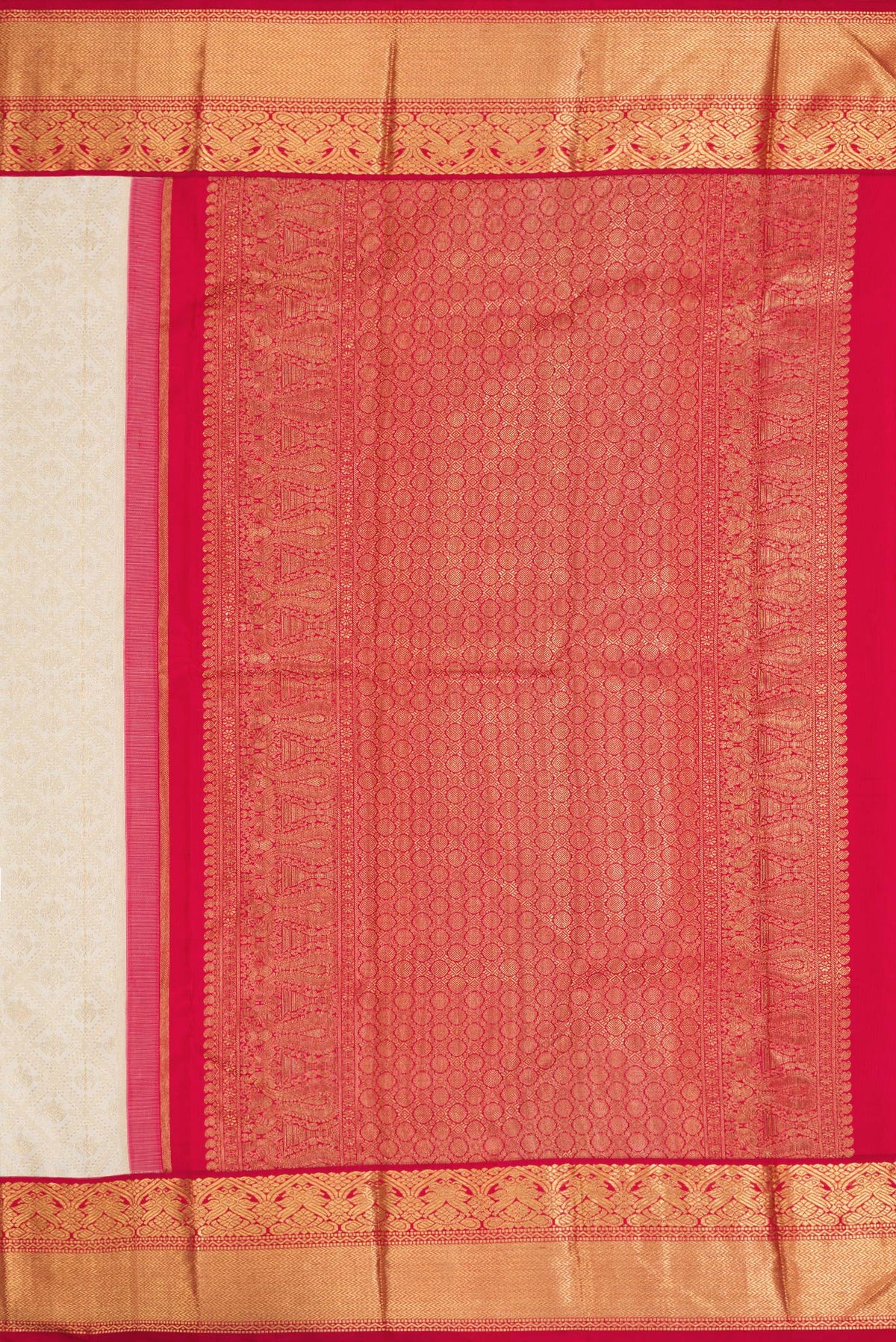 Close up image of the pallu of Pure Silk Pure Zari Off White Dual Tone Kanjivaram Saree with Zari Brocade on the body and Zari Border. 