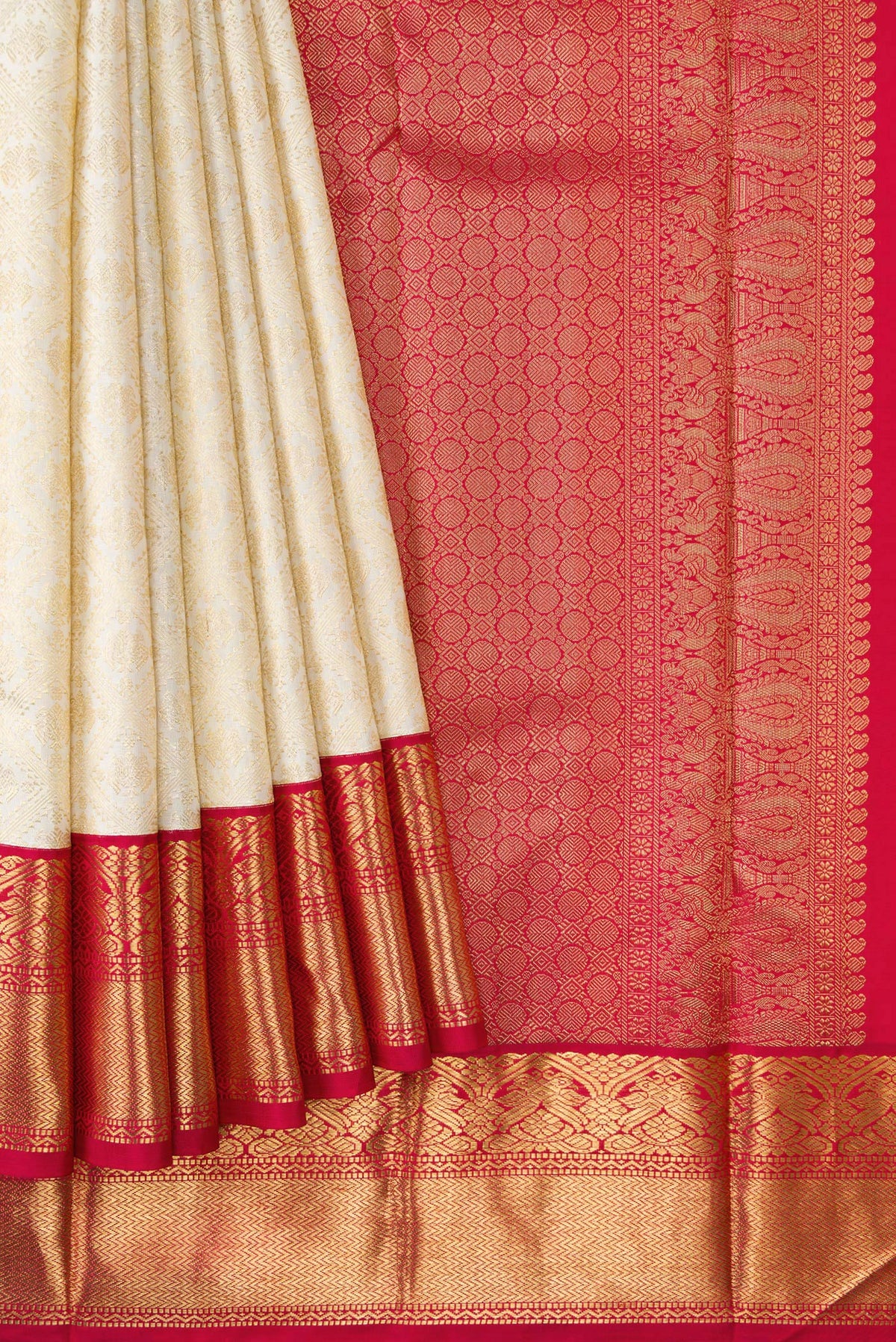 Pleats and pallu of Pure Silk Pure Zari Off White Dual Tone Kanjivaram Saree with Zari Brocade on the body and Zari Border. 