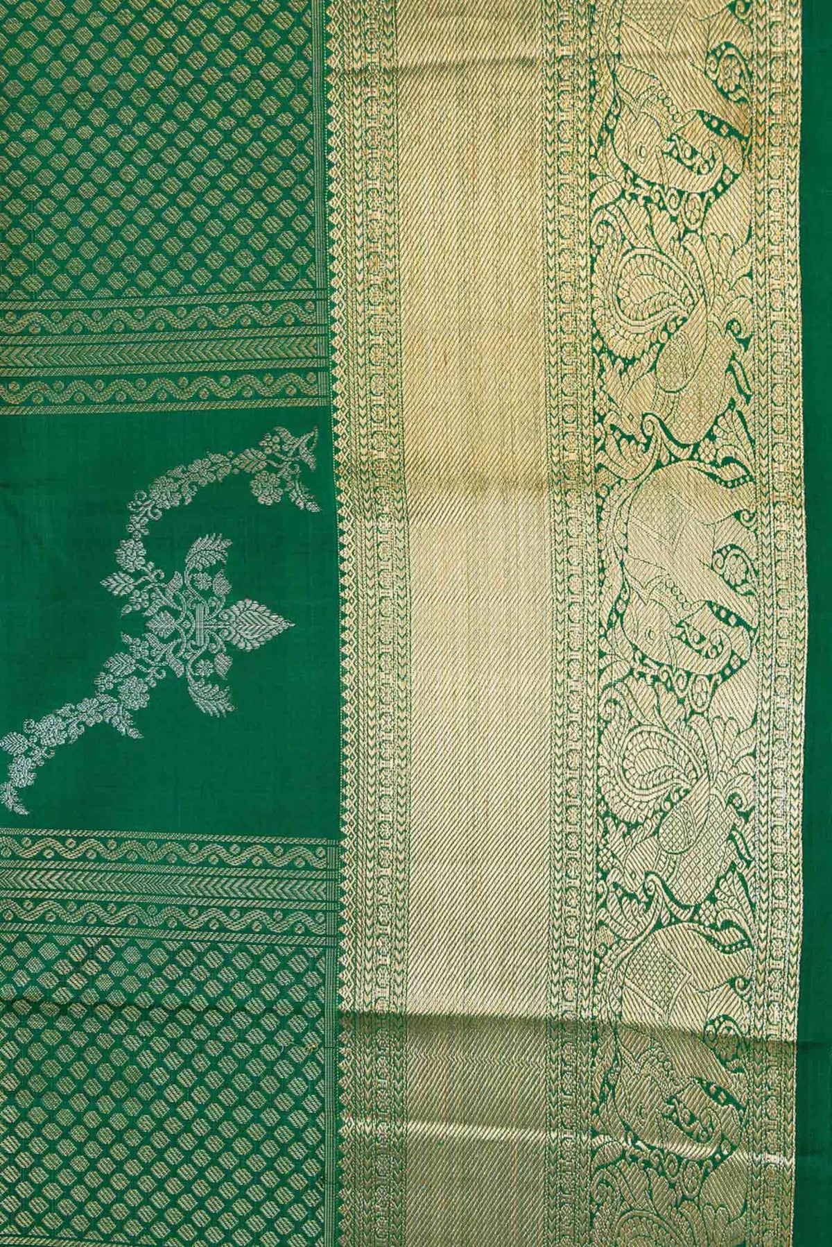Border image of Green Kanchipuram Silk Saree with Stripes on the body and Zari Border