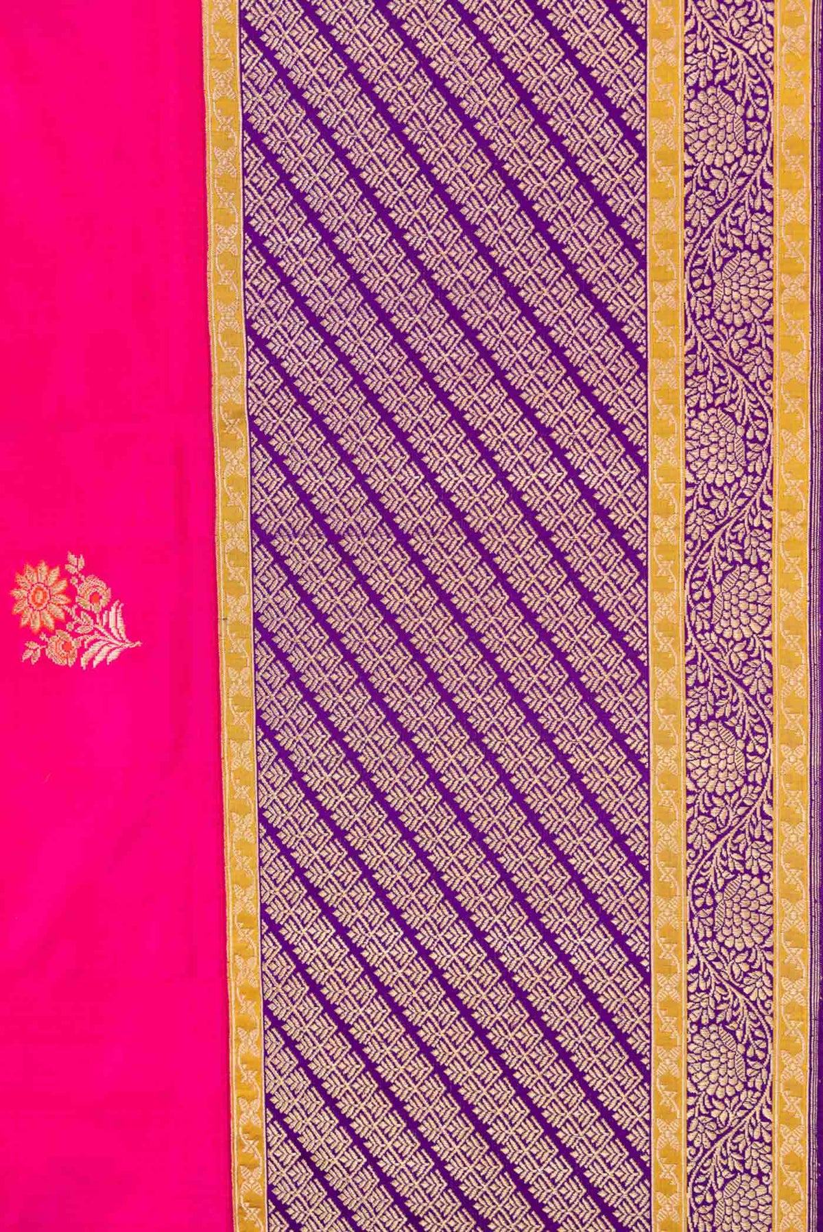 Border image of Pure Silk Pure Zari Pink Dual Tone Banarasi Saree with Zari And Thread Butta on the body and Zari Border