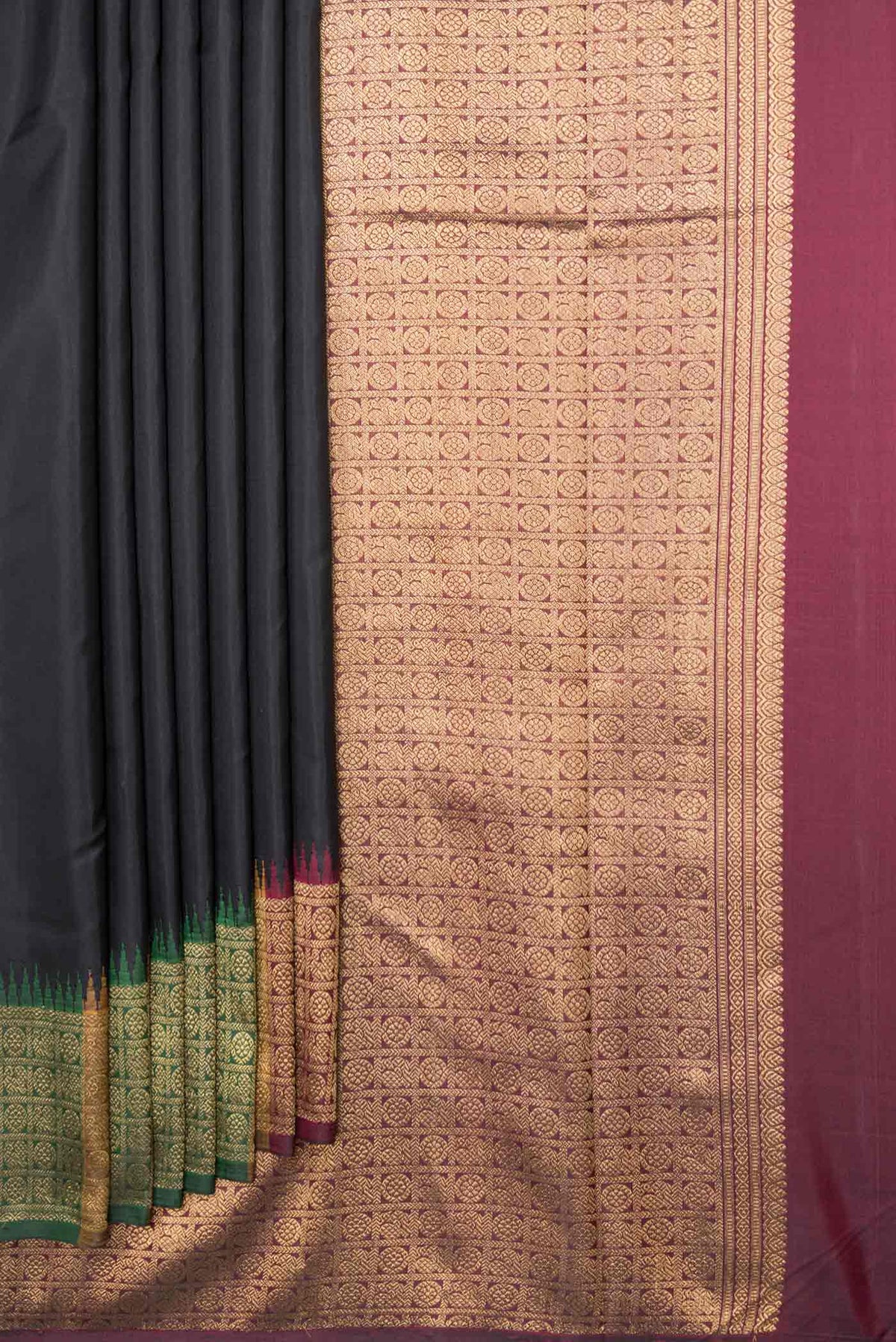 Pleats and pallu of Pure Silk Pure Zari Black Dual Tone Kanchipuram Saree with Plain Body and Zari Border