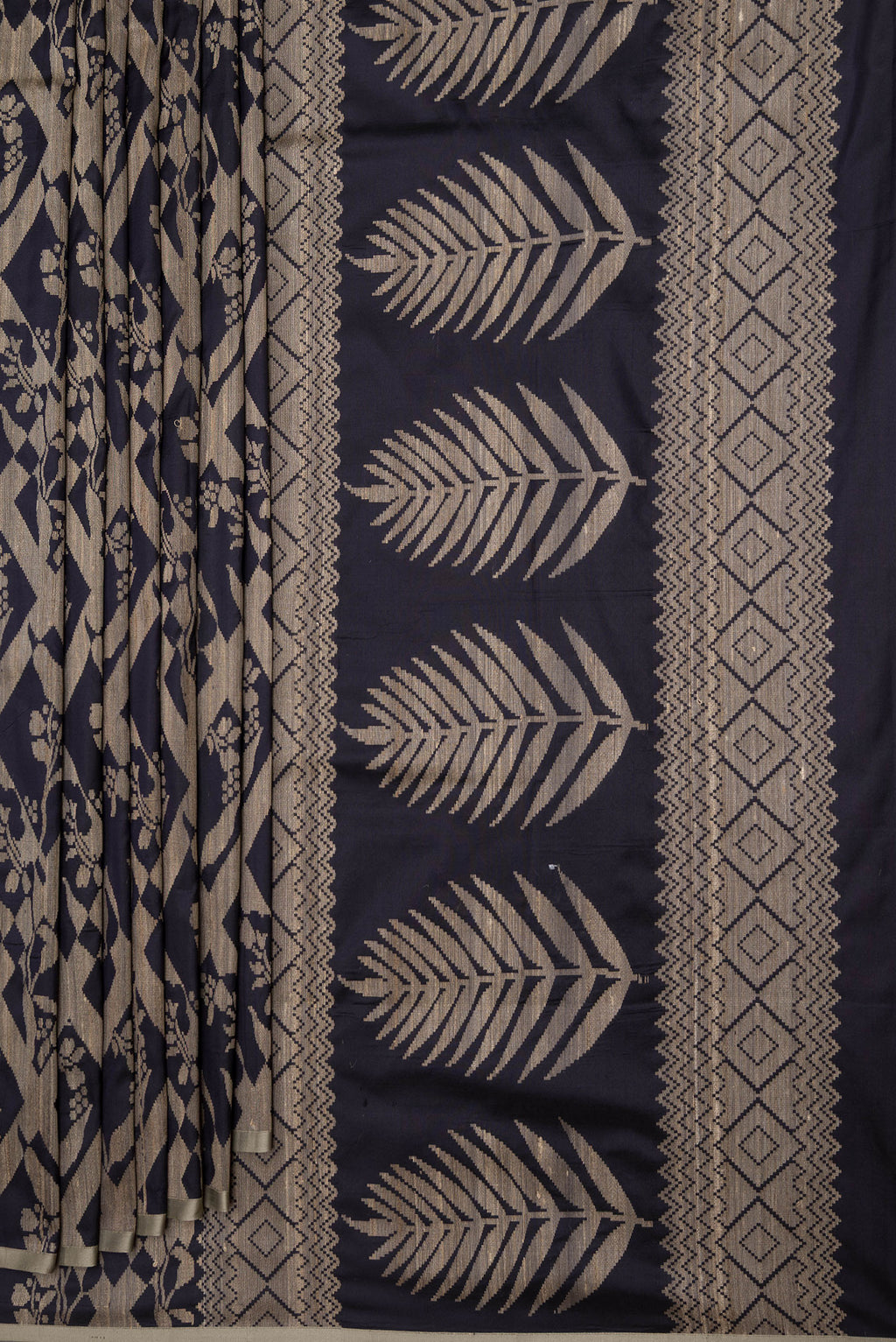 Pleats and pallu of Navy Blue Dual Tone Tussar Silk Saree with Jacquard design on the body and Plain Border. 