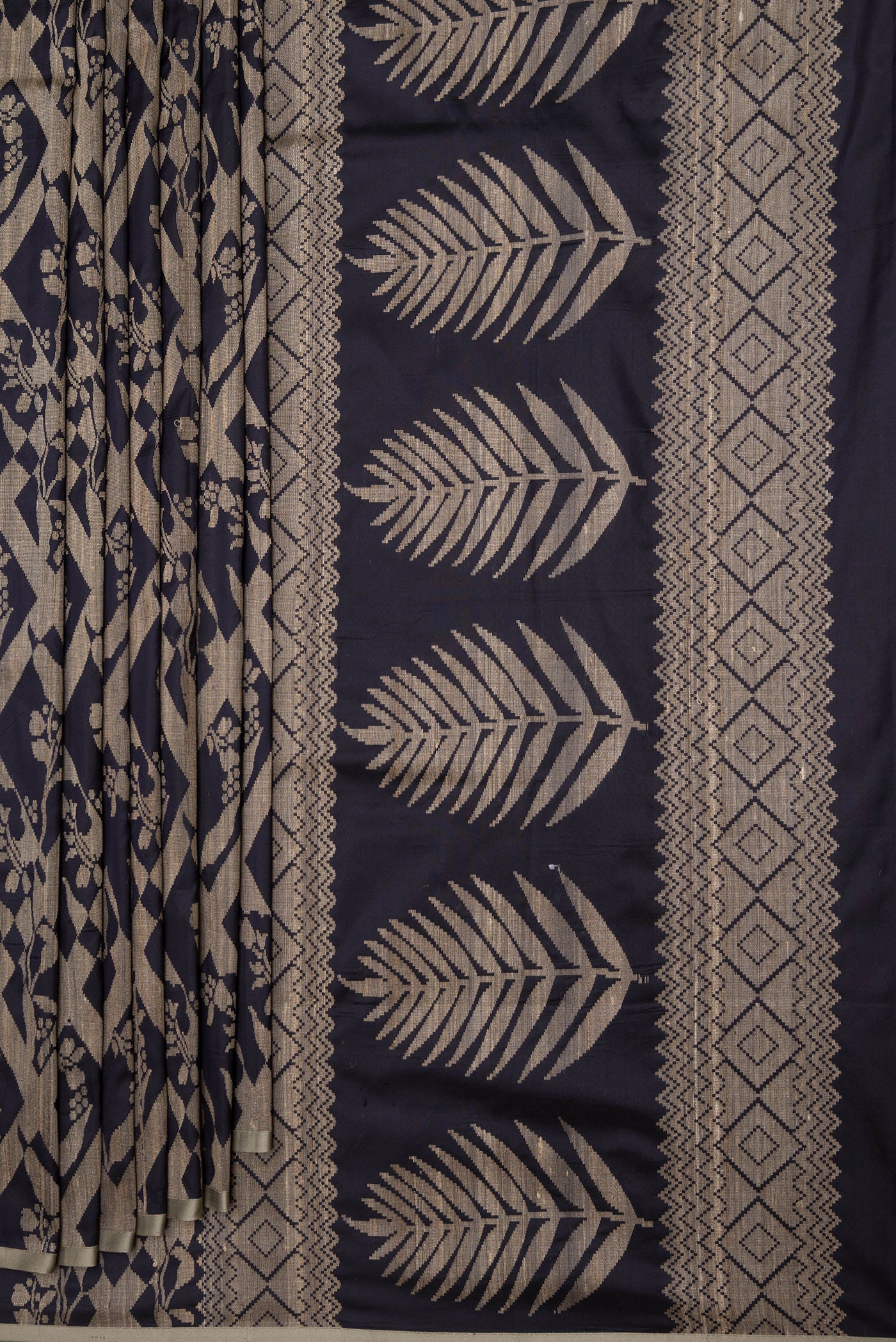 Pleats and pallu of Navy Blue Dual Tone Tussar Silk Saree with Jacquard design on the body and Plain Border. 
