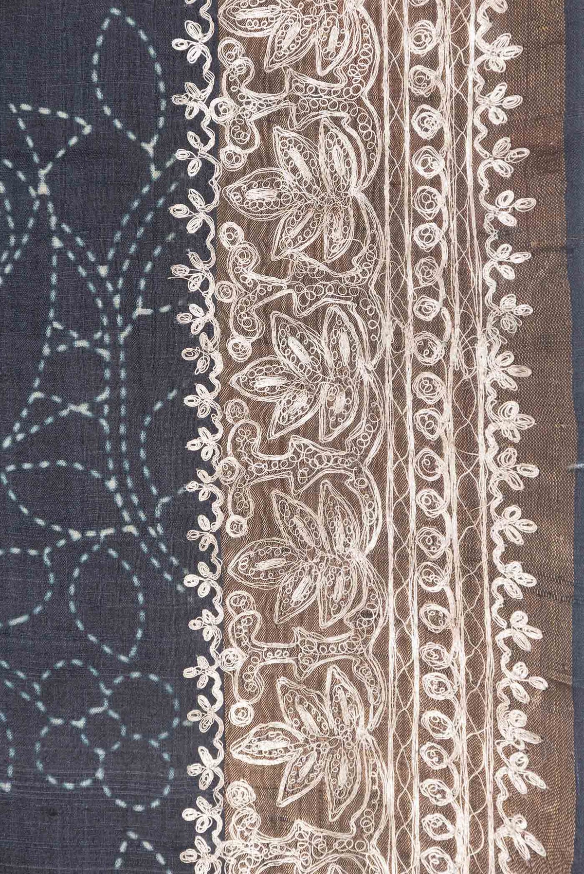 Border image of Black Dual Tone Tussar Silk Saree with Printed design on the body and Zari Border