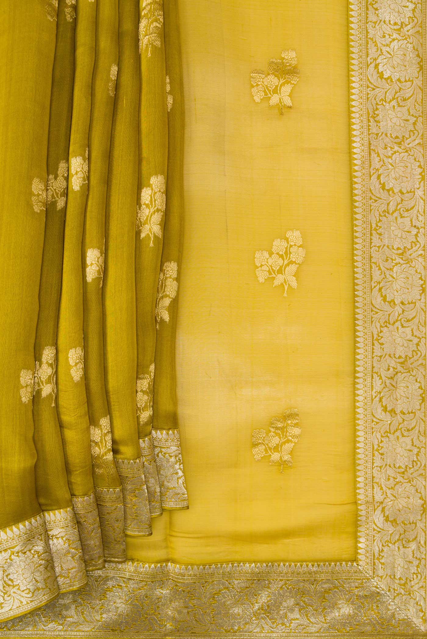 Pleats and pallu of Mehandi Green Dual Tone Organza Silk Saree with Zari Butta on the body and Zari Border. 