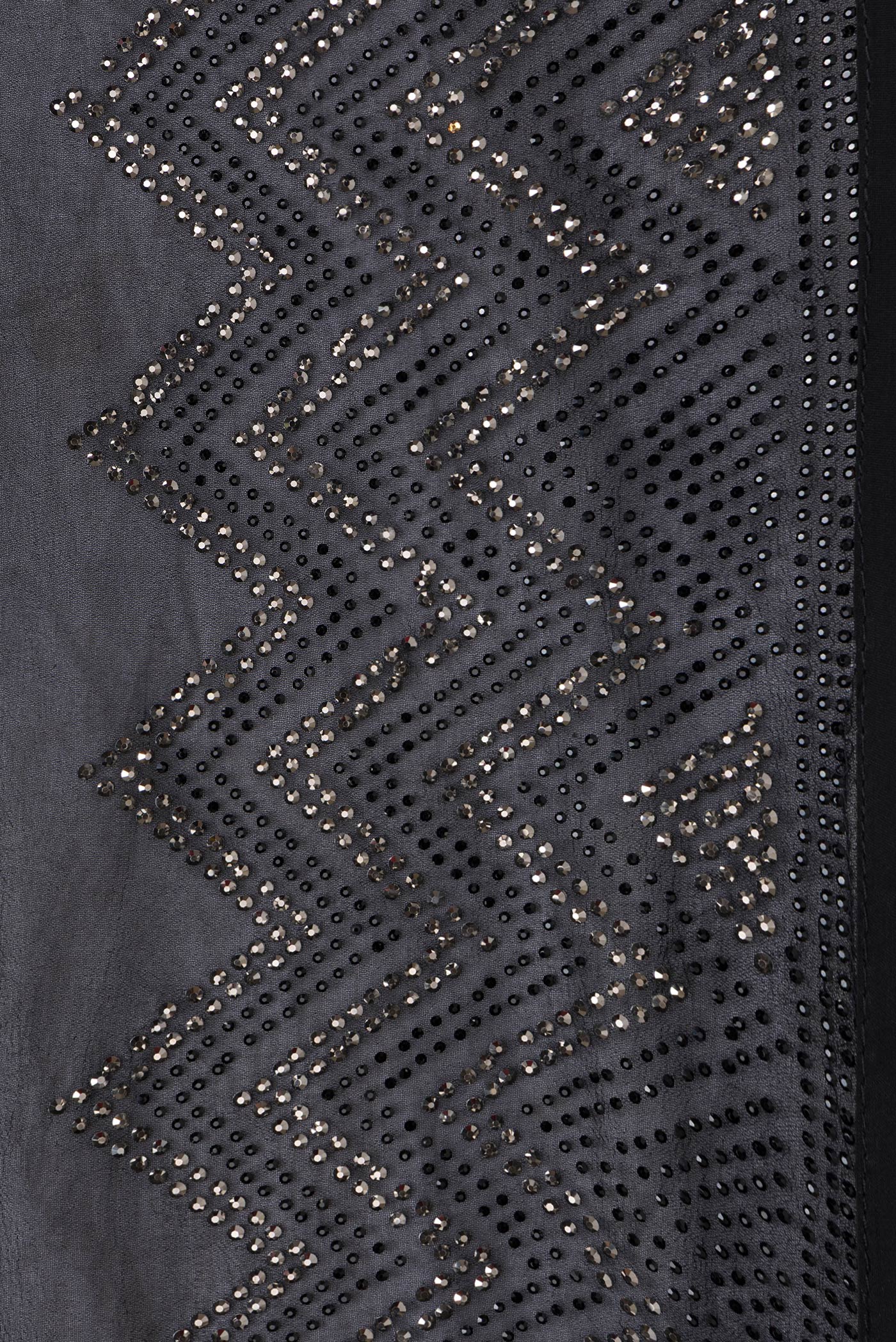 Border image of Black Dual Tone Georgette Saree with Embroidery on the body and Embroidery Border. 